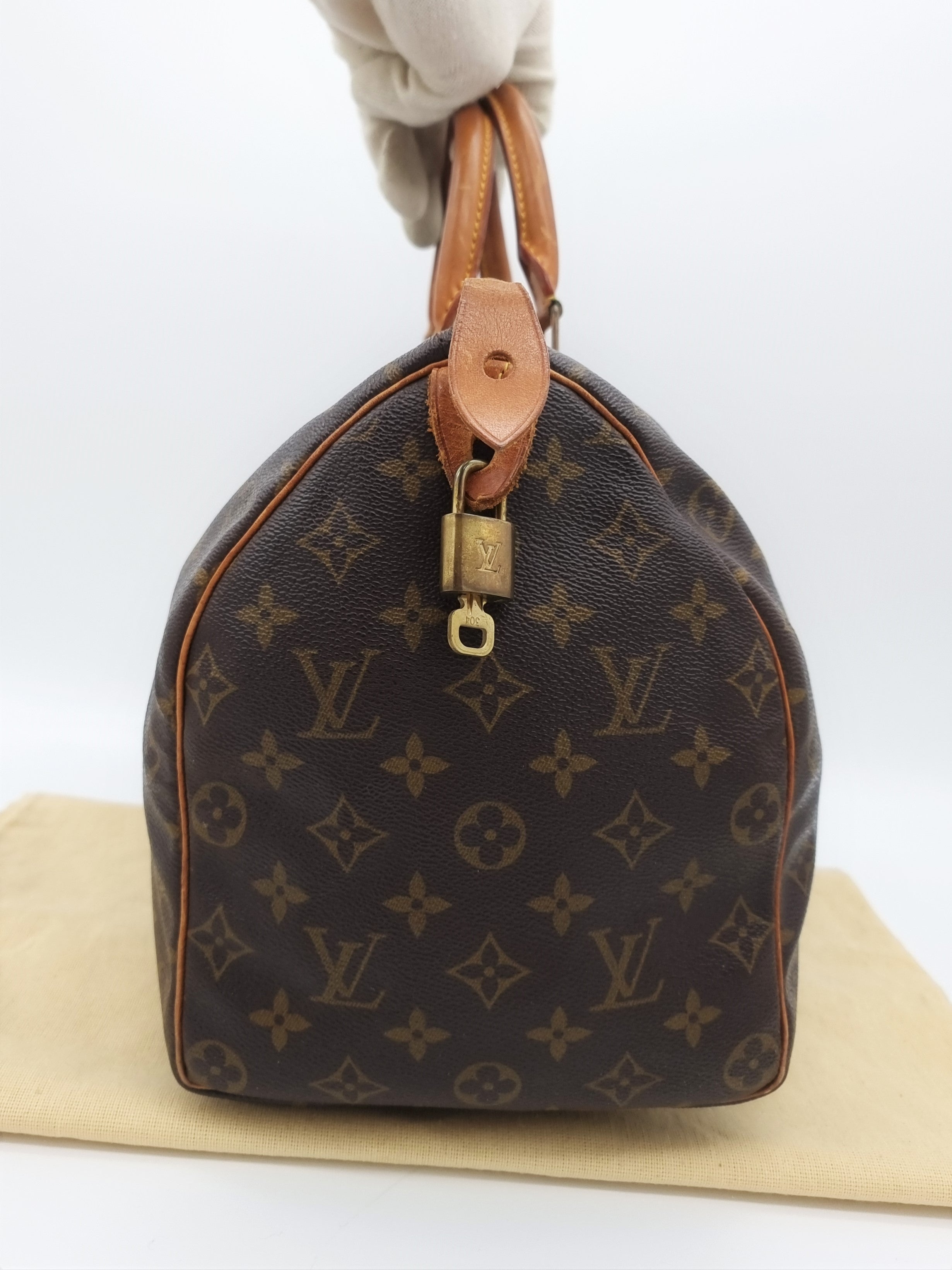 Louis Vuitton Speedy 35