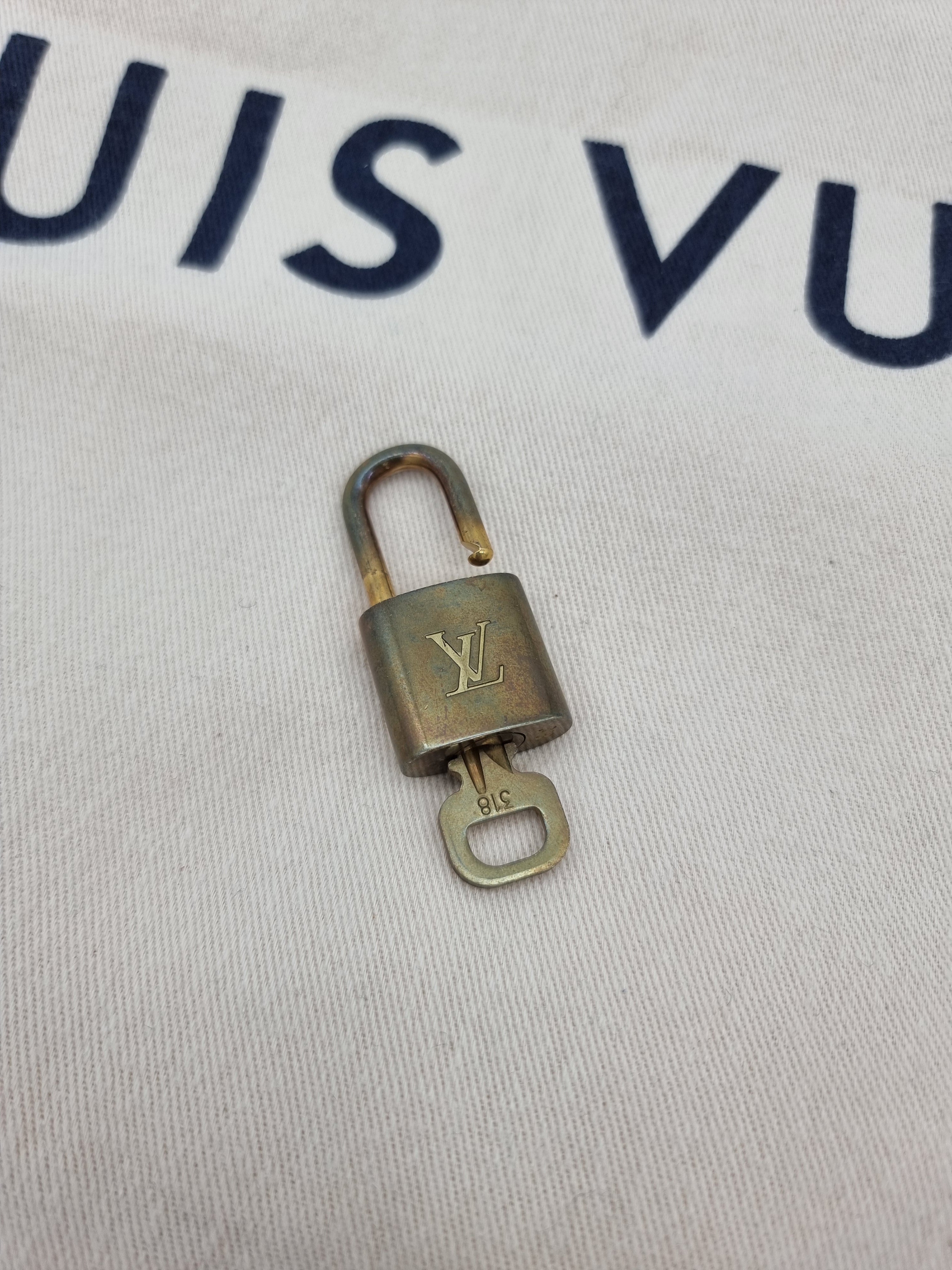 Louis Vuitton Keepall 50 Bandouliere