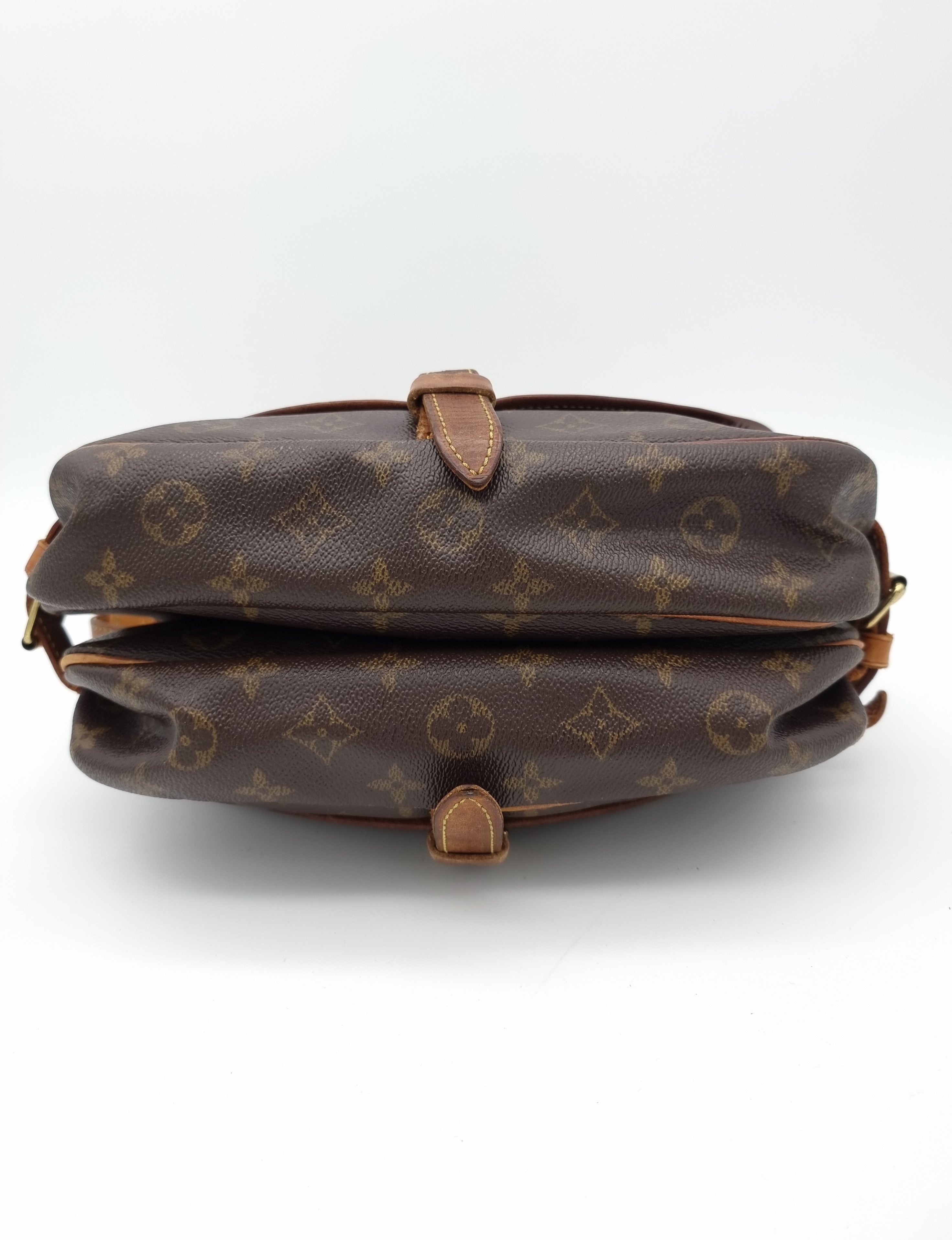 Louis Vuitton Saumur 28
