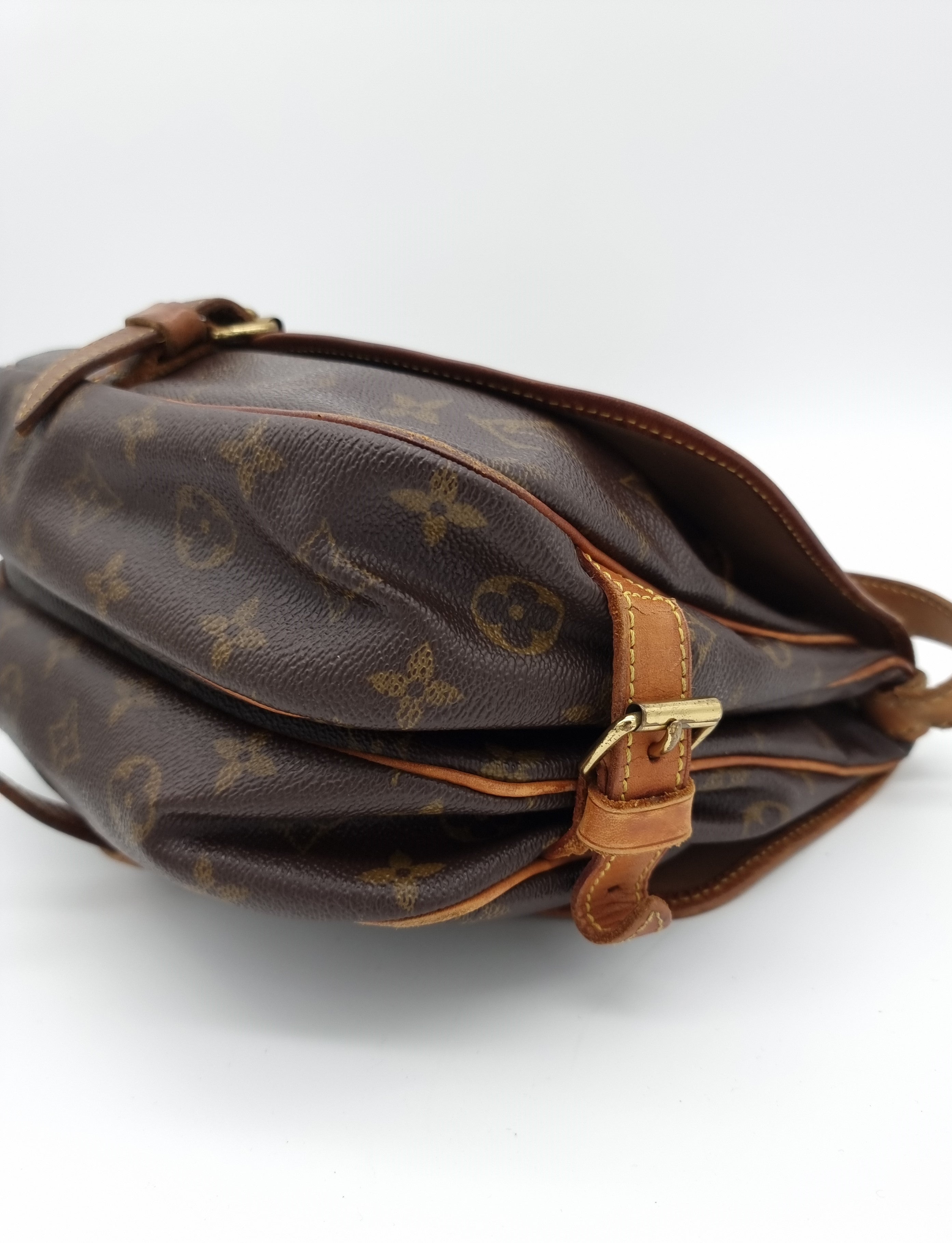 Louis Vuitton Saumur 28