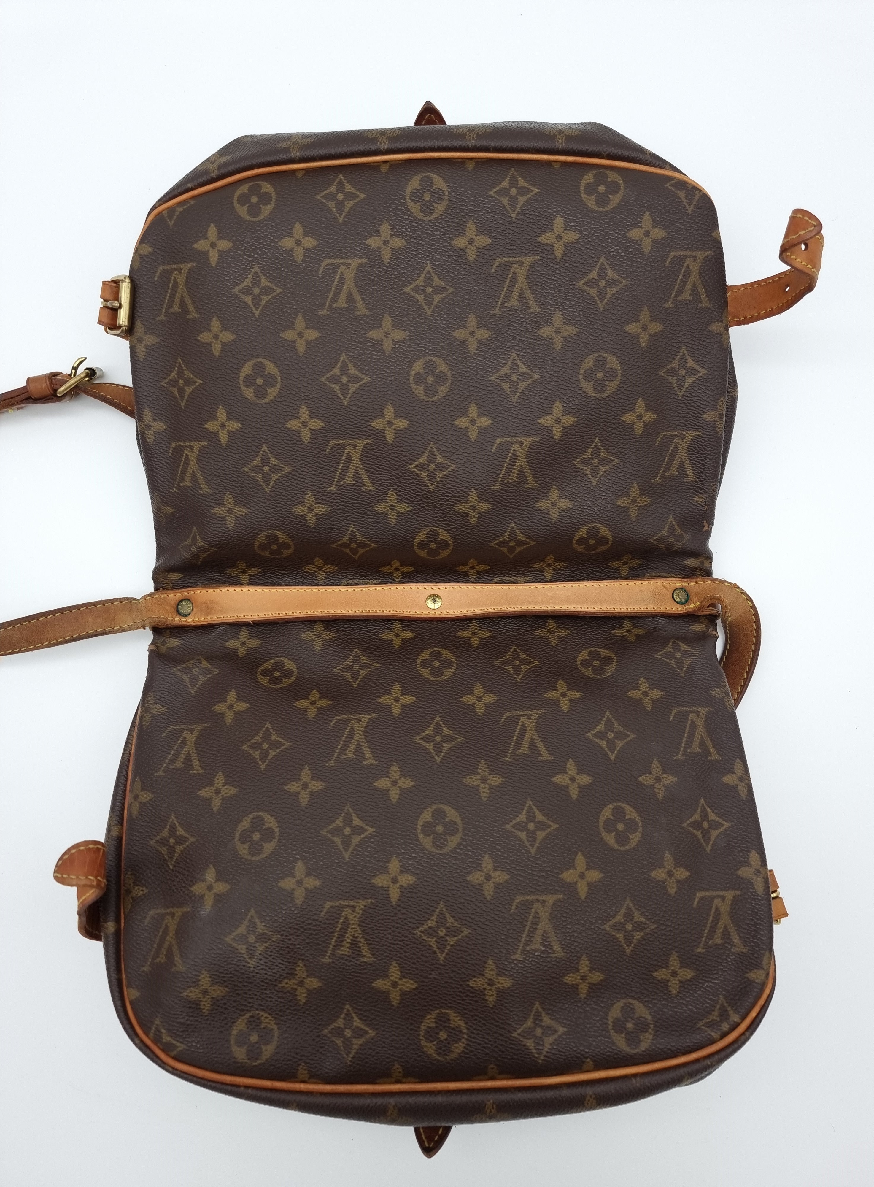 Louis Vuitton Saumur 28