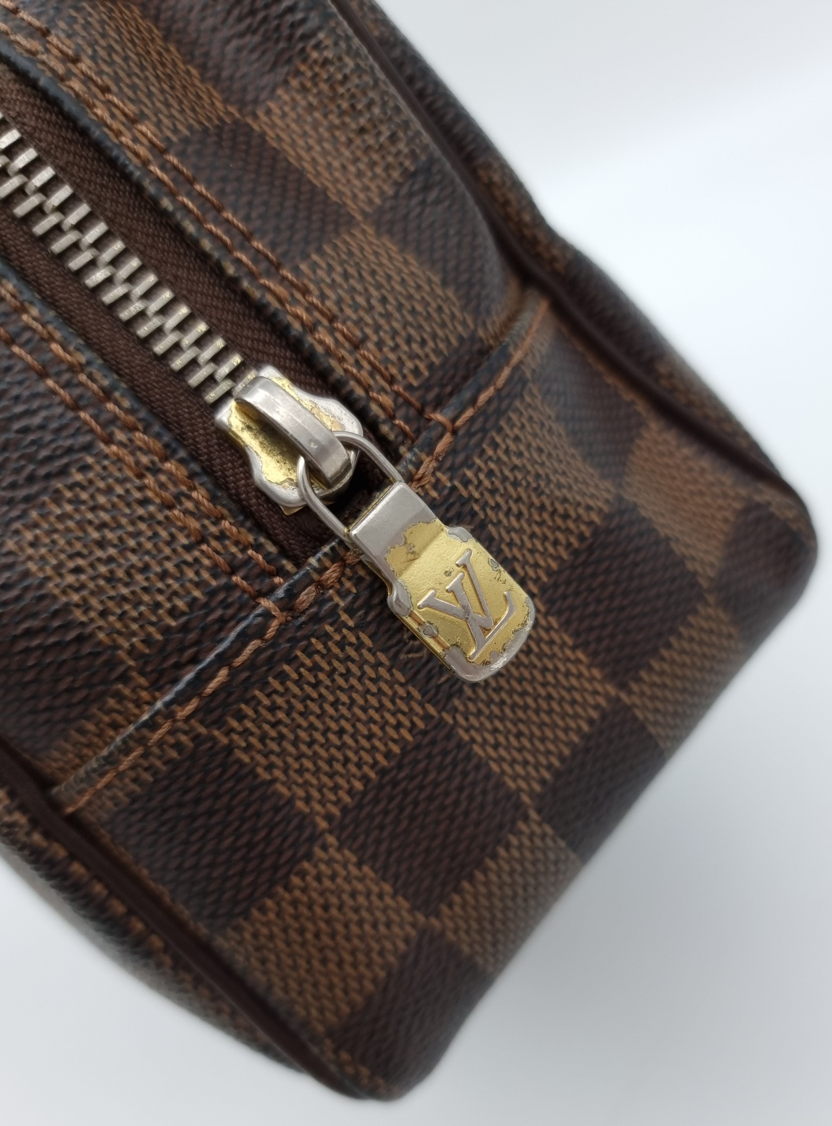 Louis Vuitton ダミエ・エベヌ ポーチ GM Louis Vuitton Damier Ebene Cosmetic Pouch GM – Luxor Finland