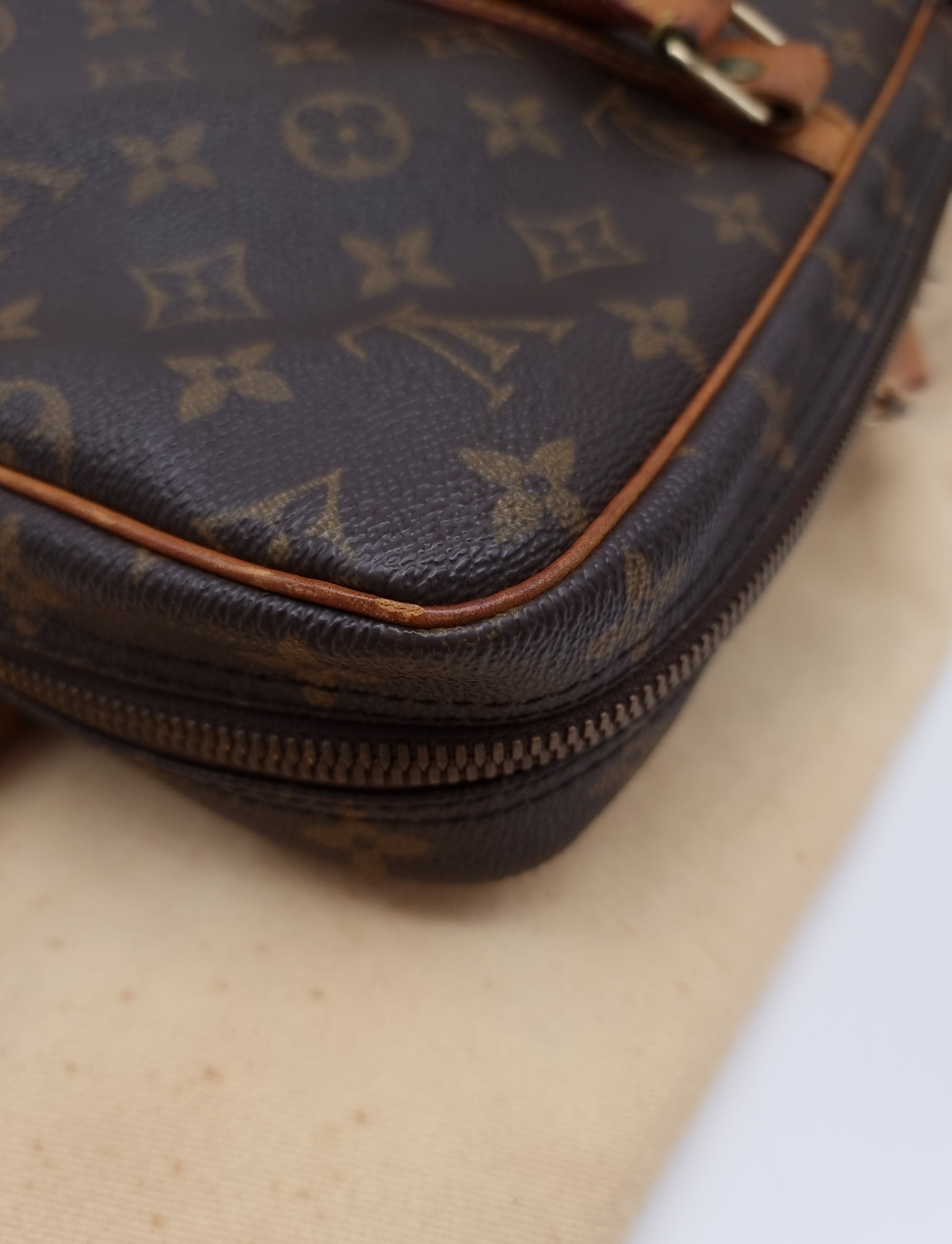 Louis Vuitton Porte Documents Voyage