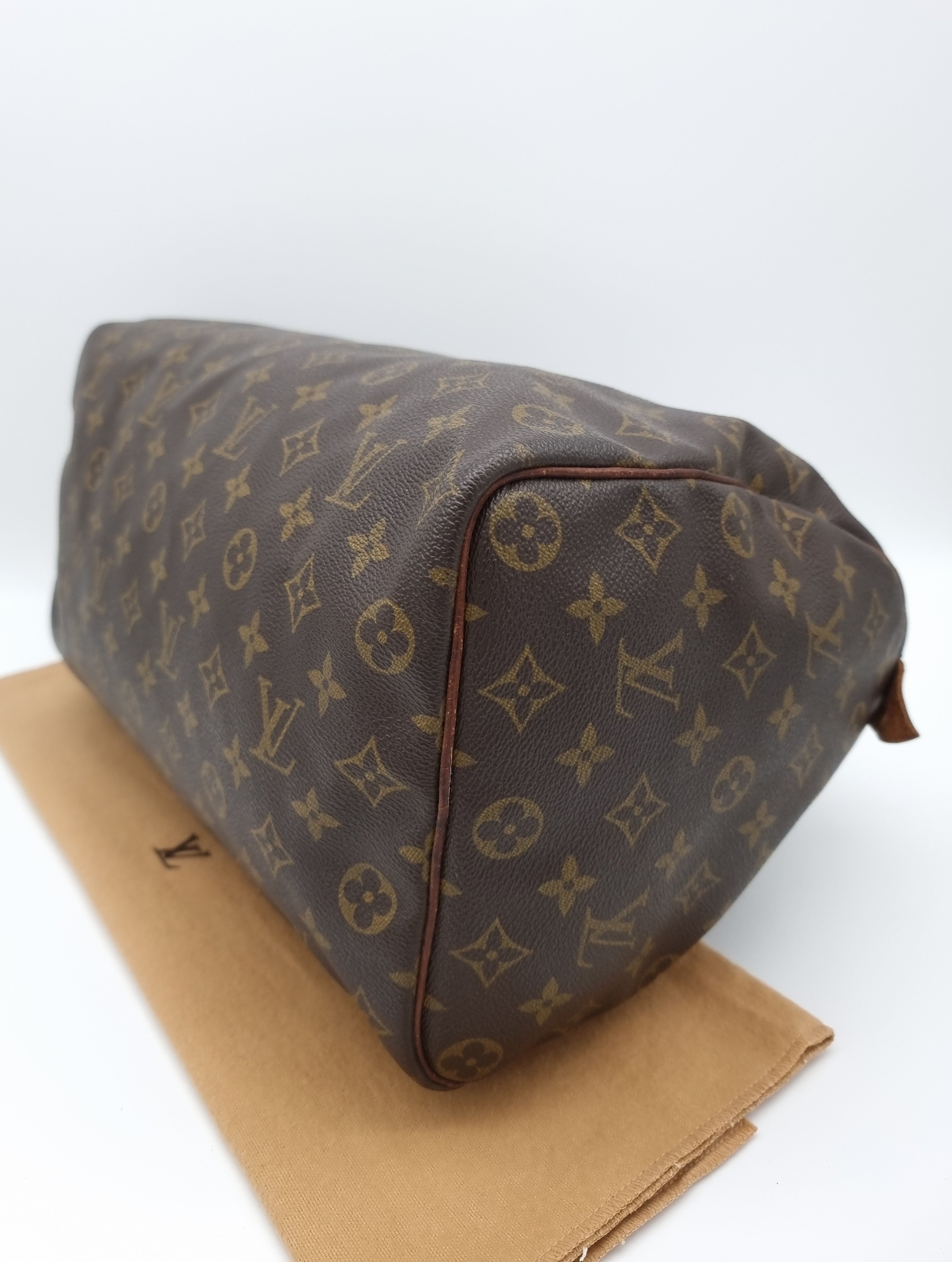 Louis Vuitton Speedy 35