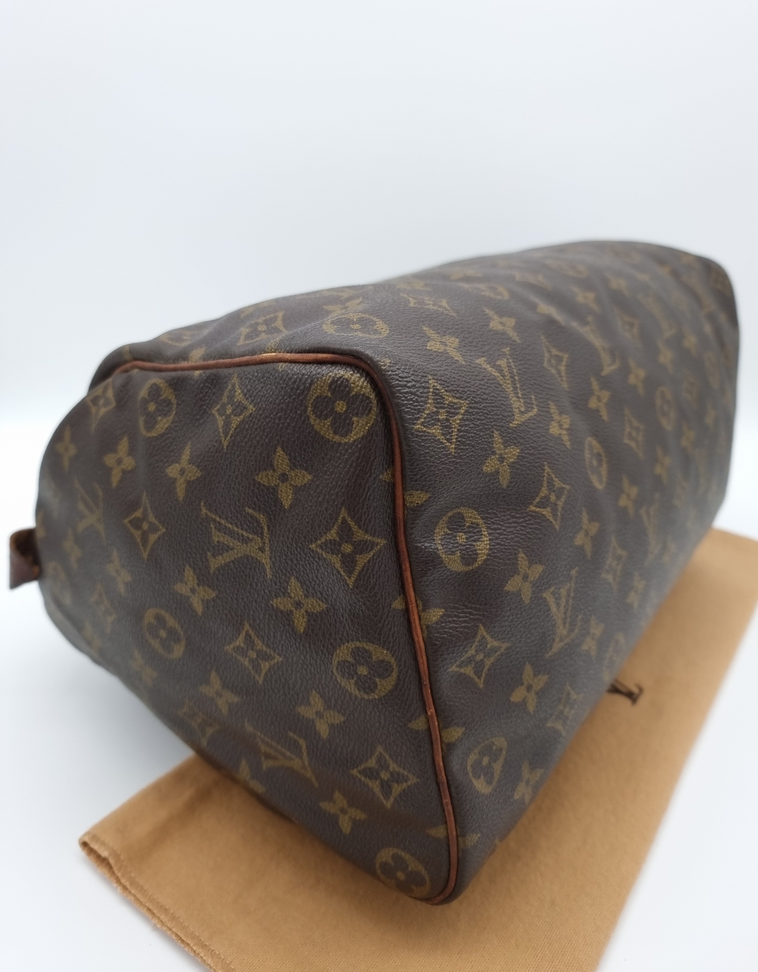 Louis Vuitton Speedy 35
