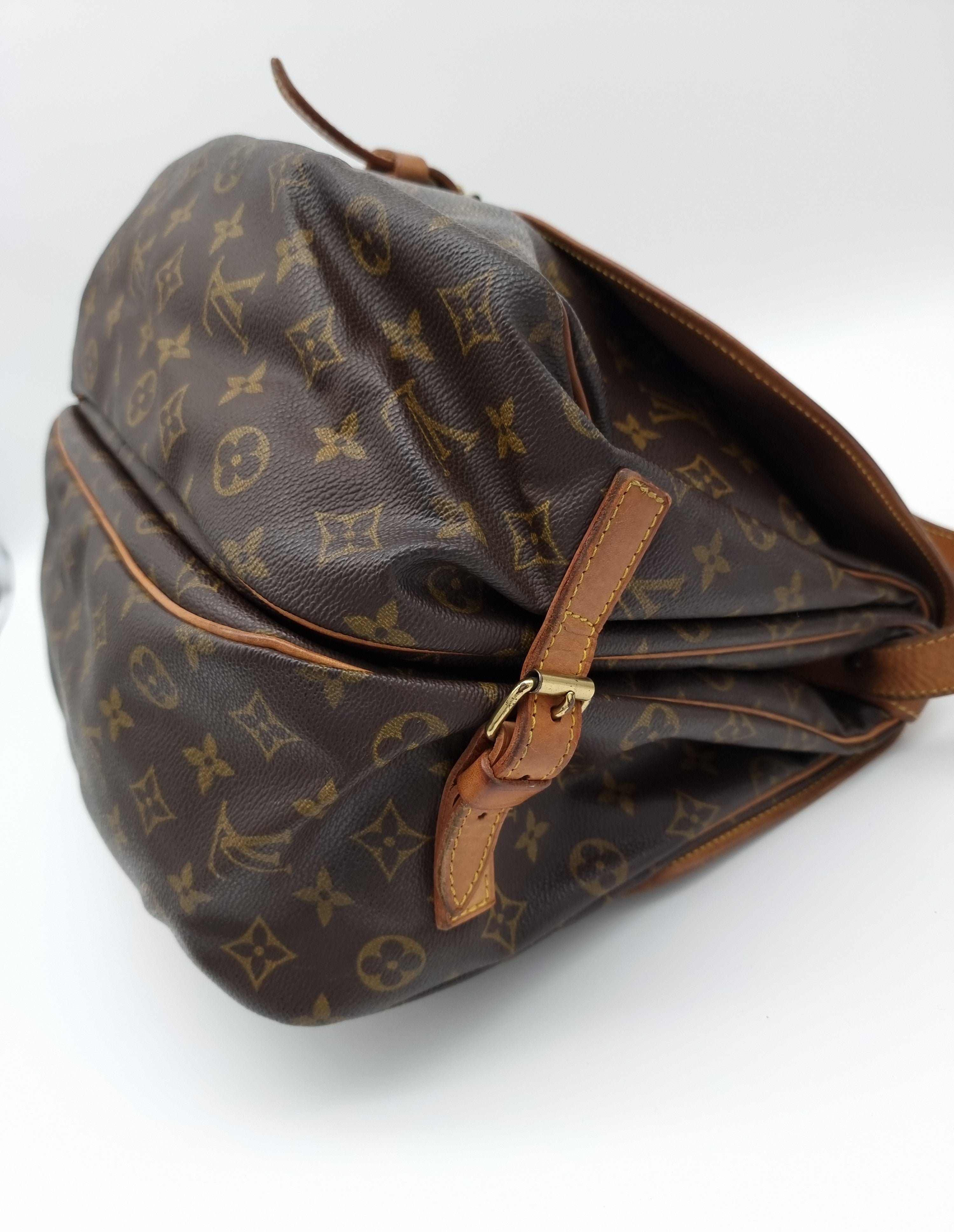 Louis Vuitton Saumur 35