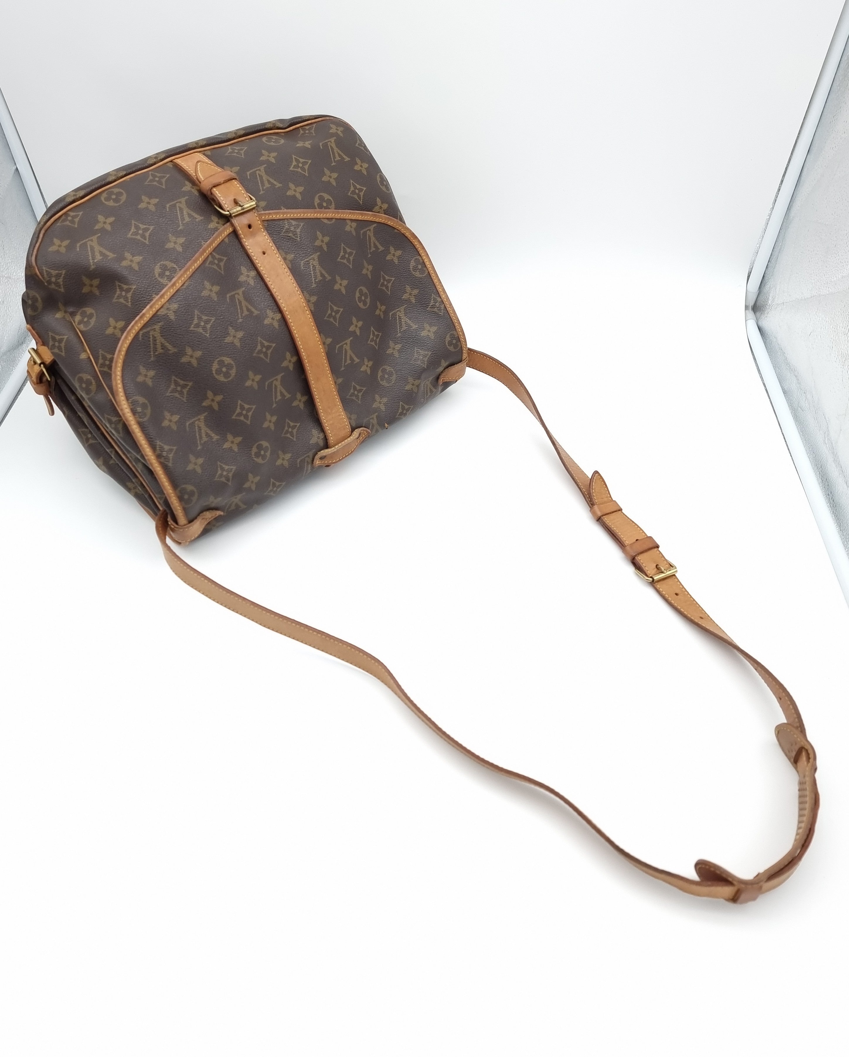 Louis Vuitton Saumur 35