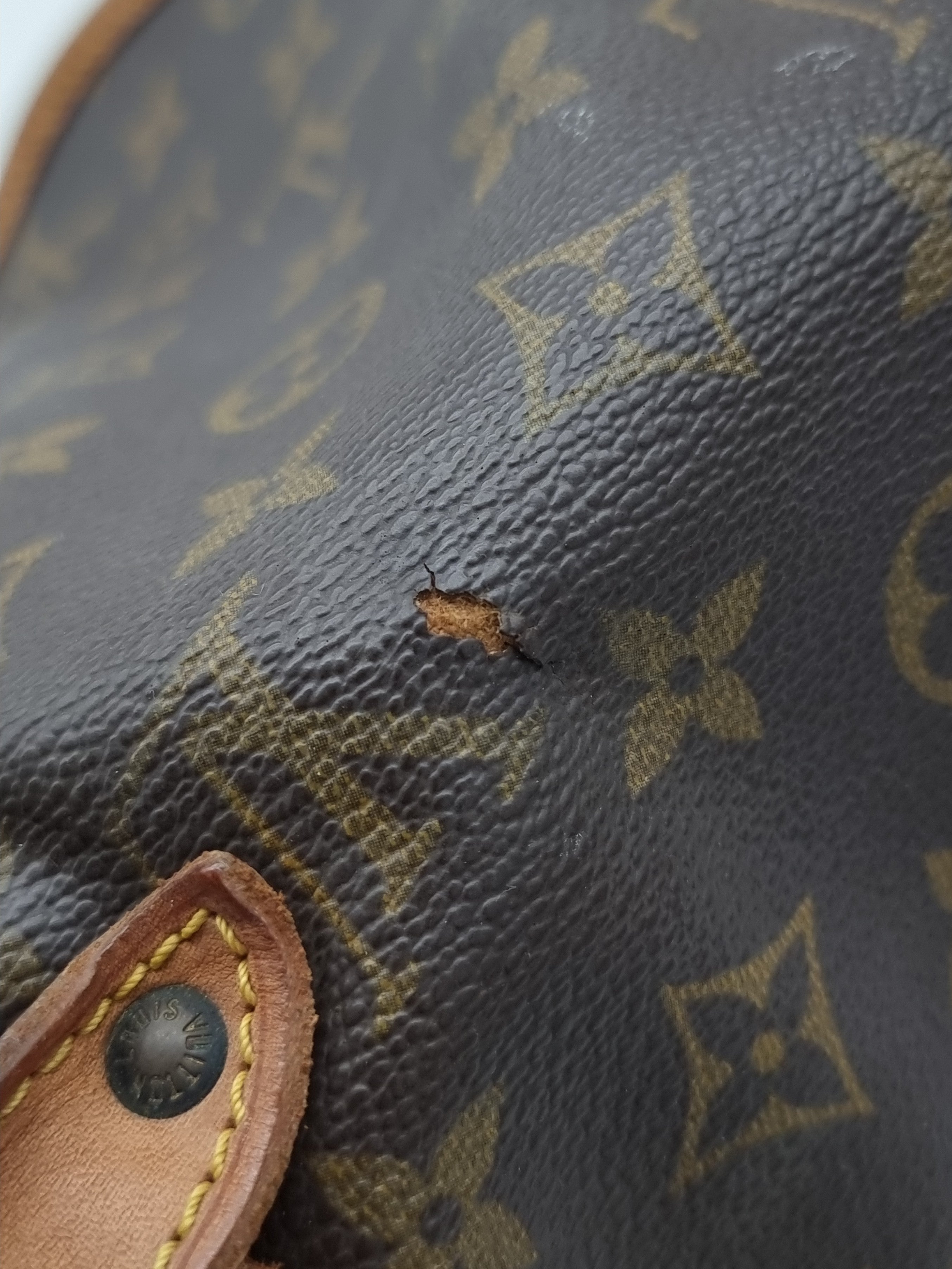 Louis Vuitton Saumur 35