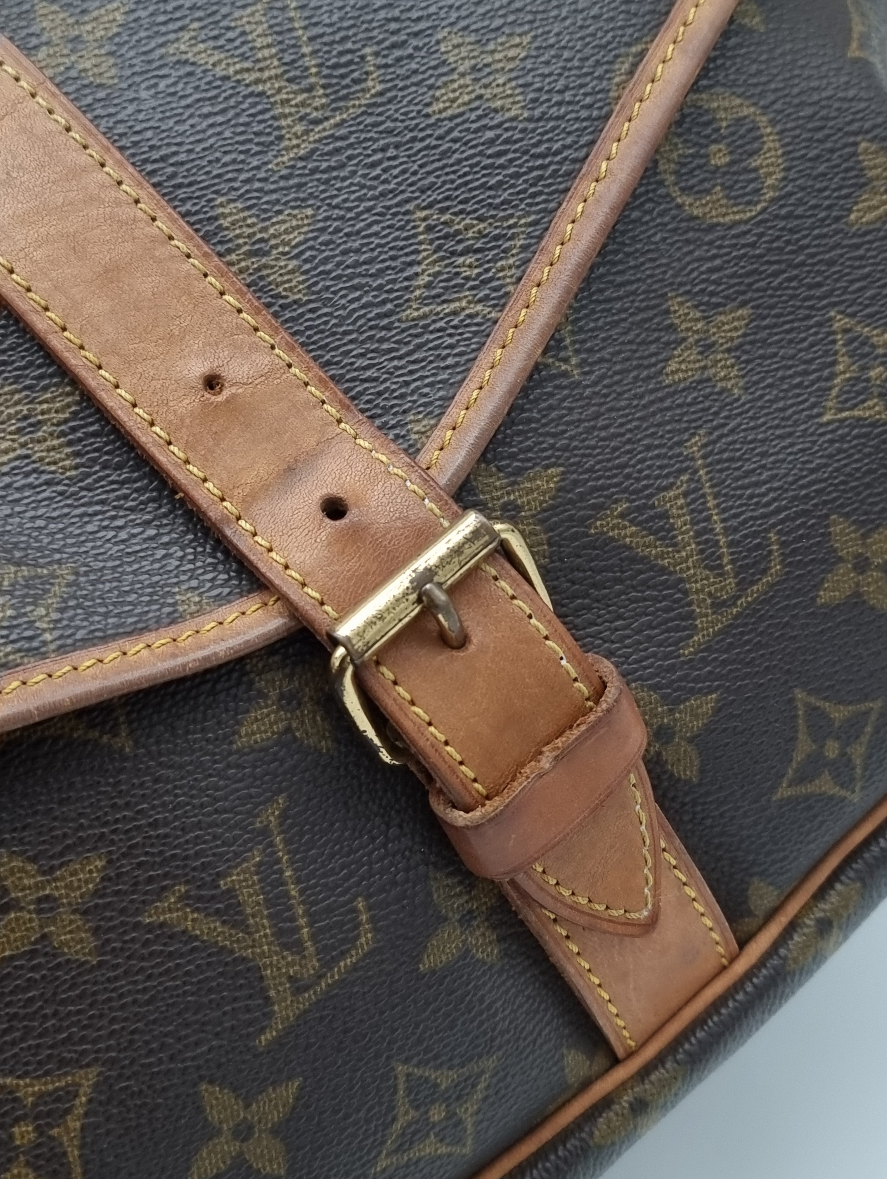Louis Vuitton Saumur 35
