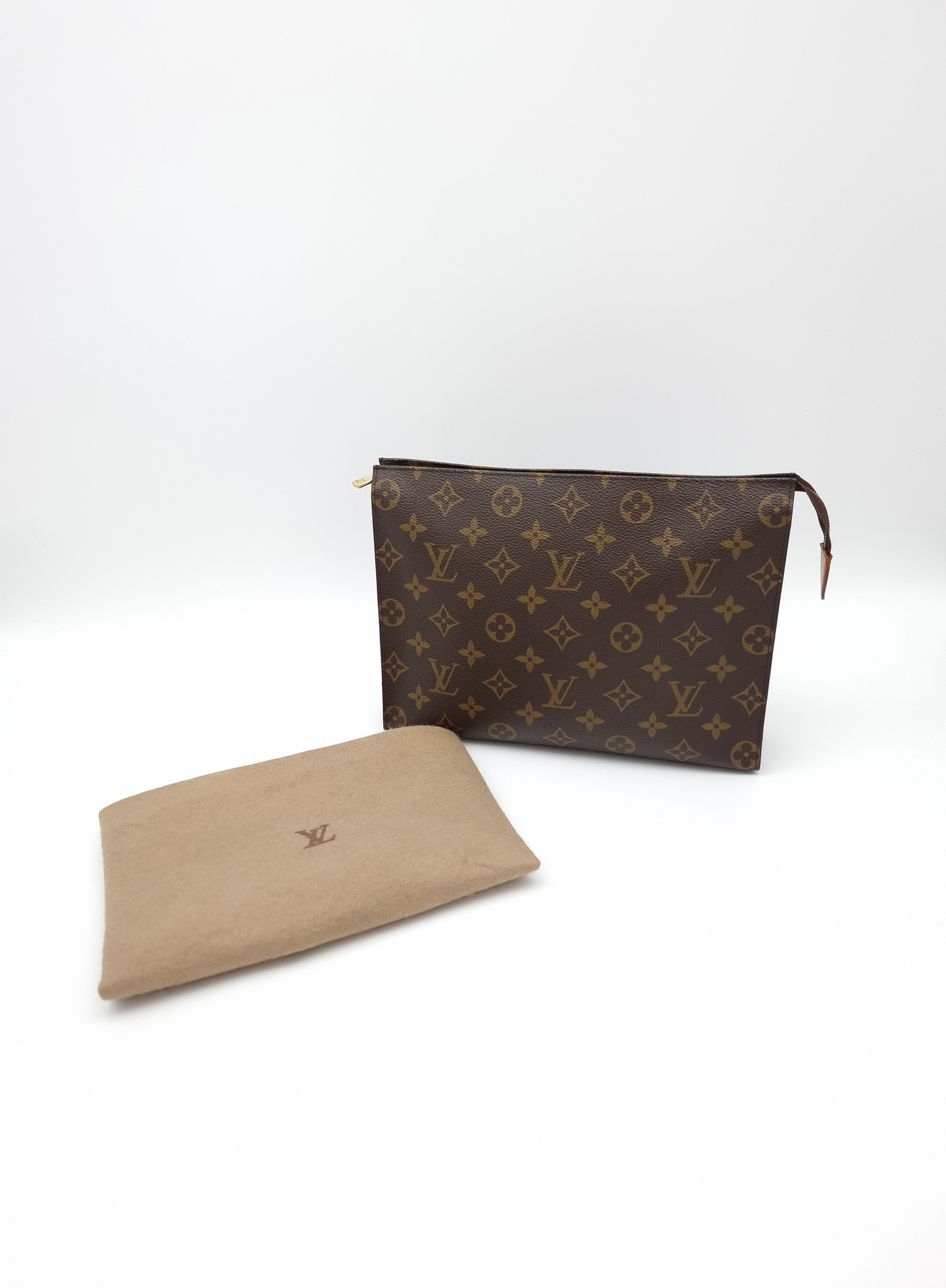 Louis Vuitton Poche Toilette 26