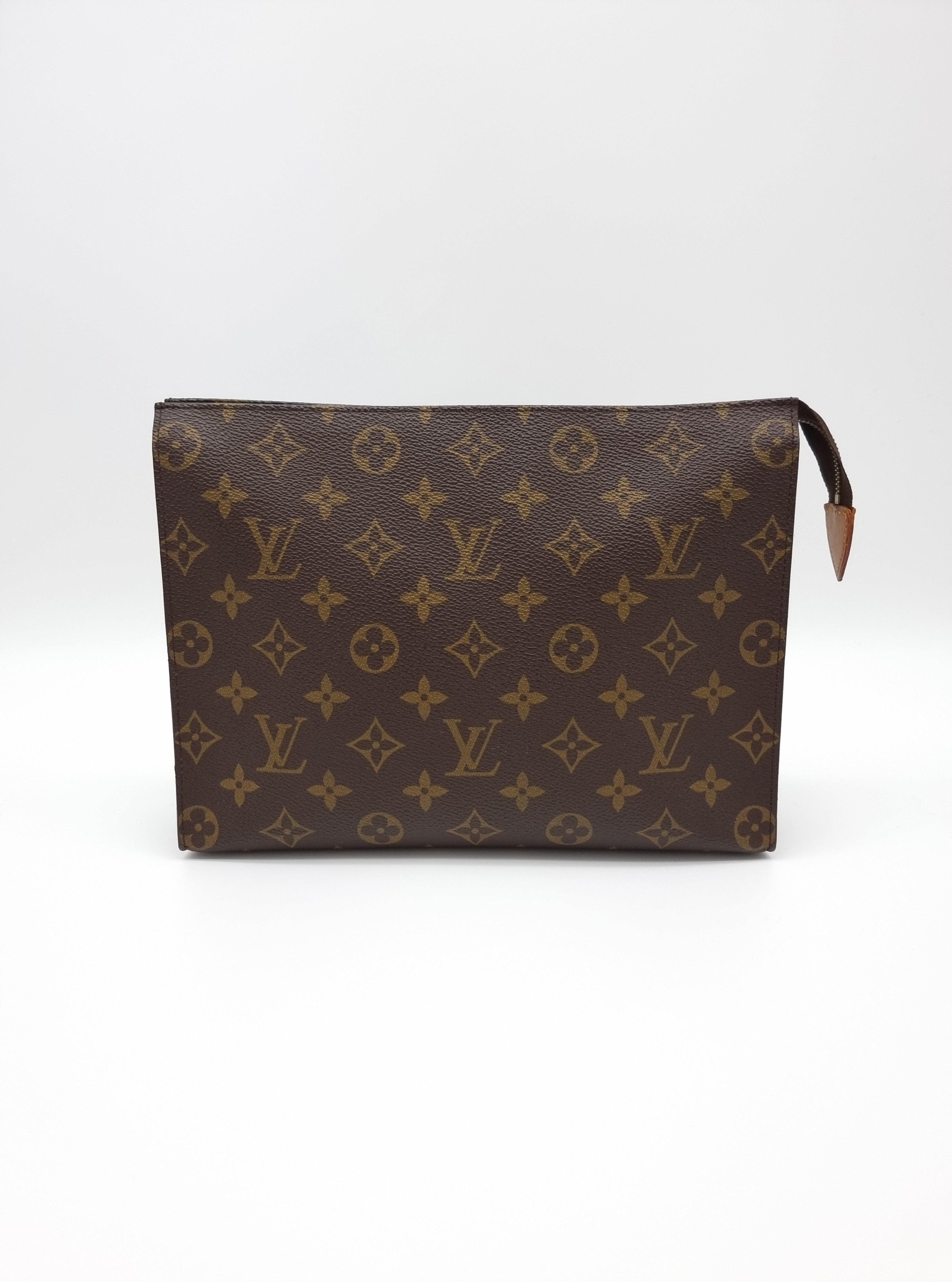 Louis Vuitton Poche Toilette 26