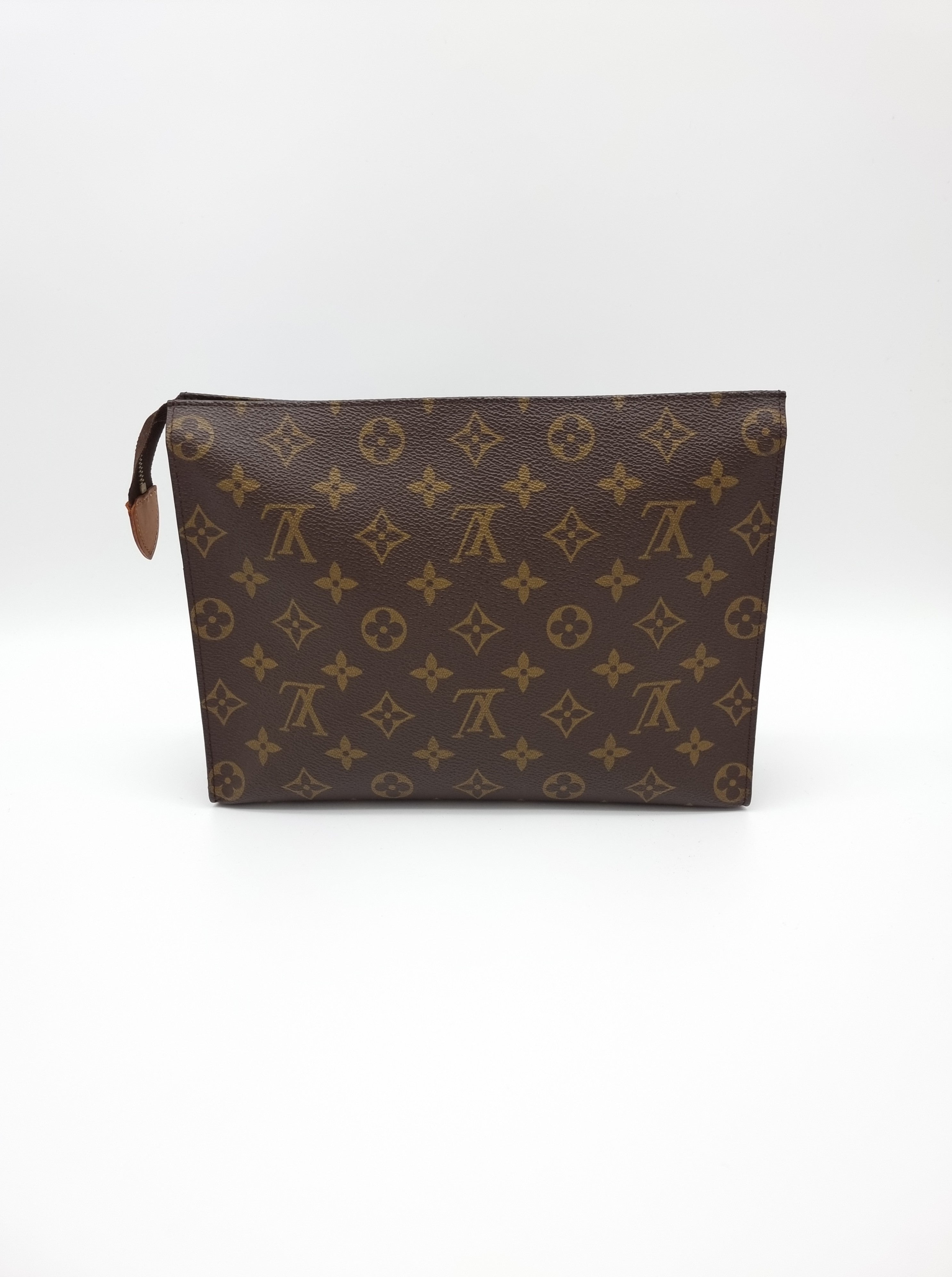 Louis Vuitton Poche Toilette 26