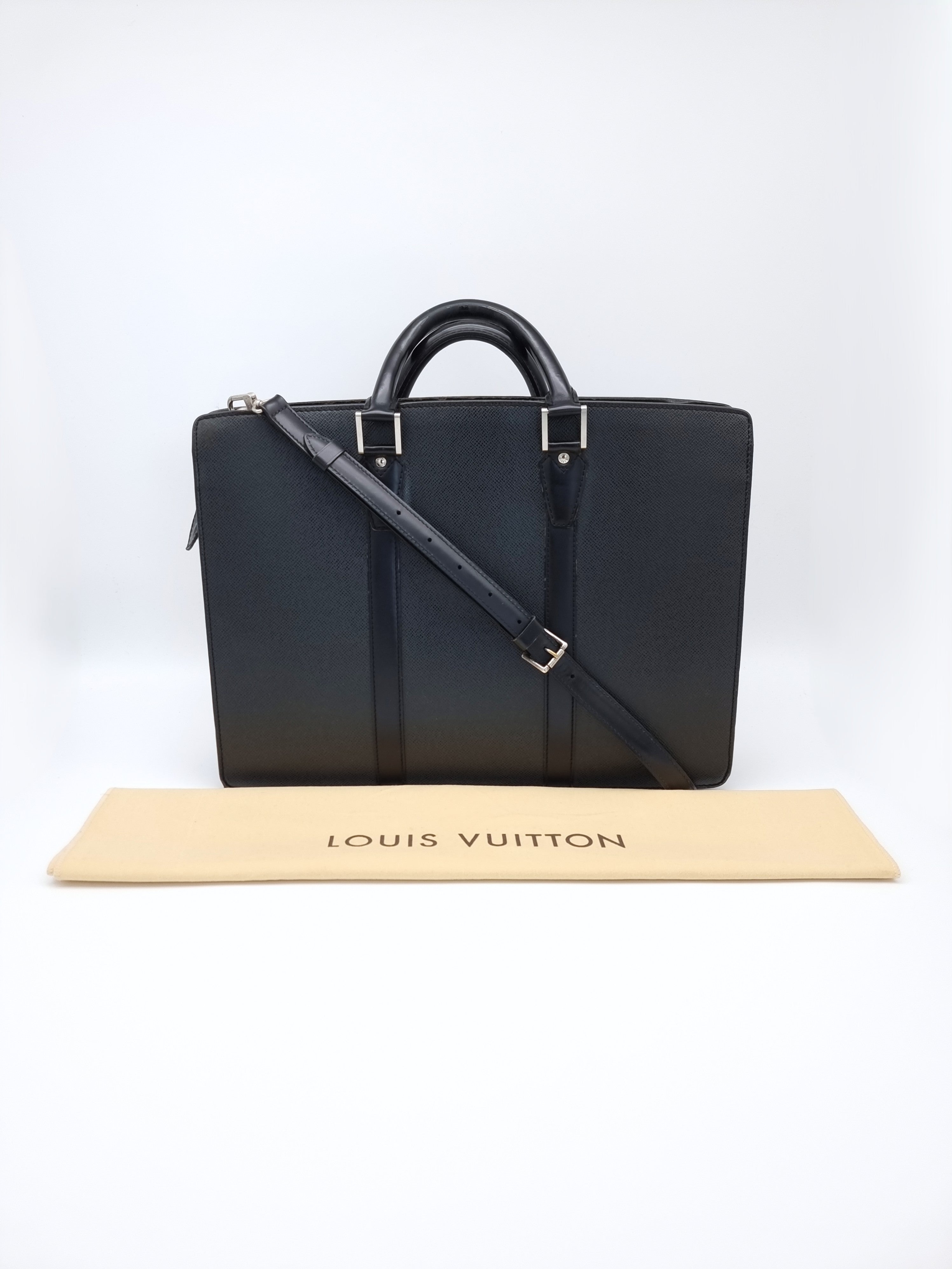 Louis Vuitton Porte Documents Taiga