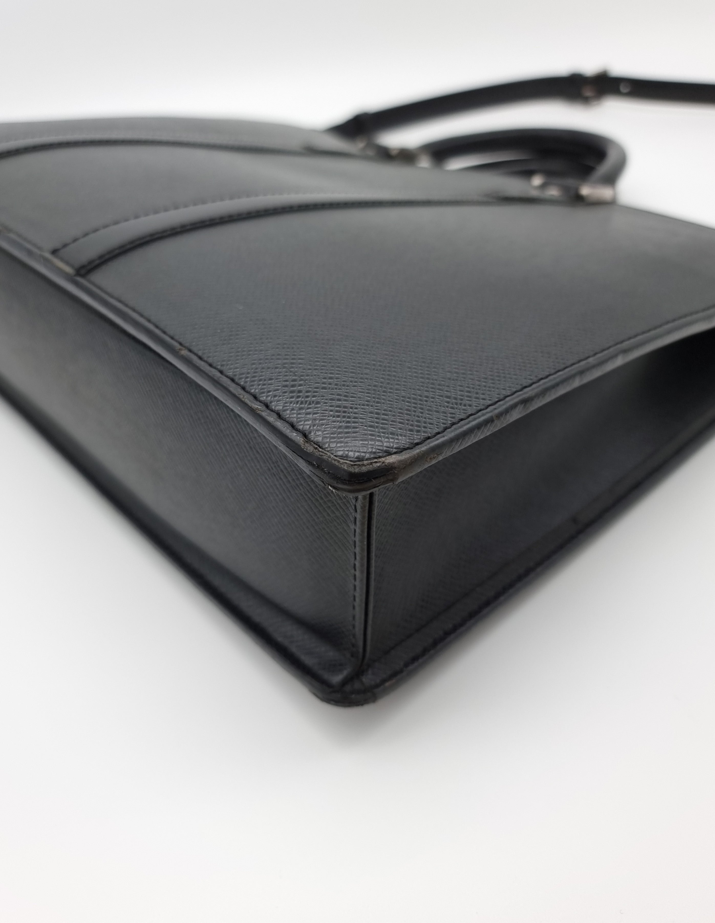 Louis Vuitton Porte Documents Taiga