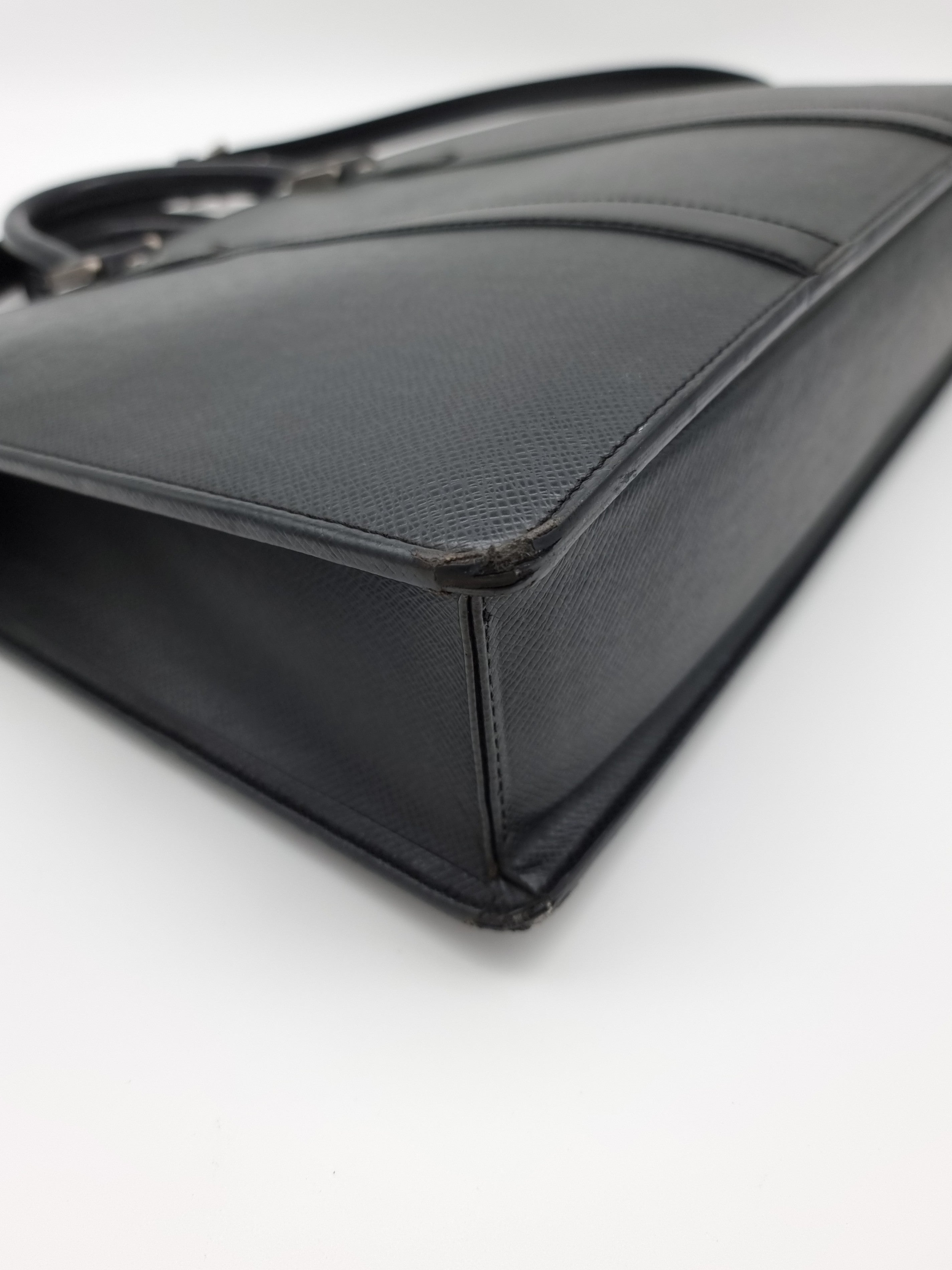 Louis Vuitton Porte Documents Taiga