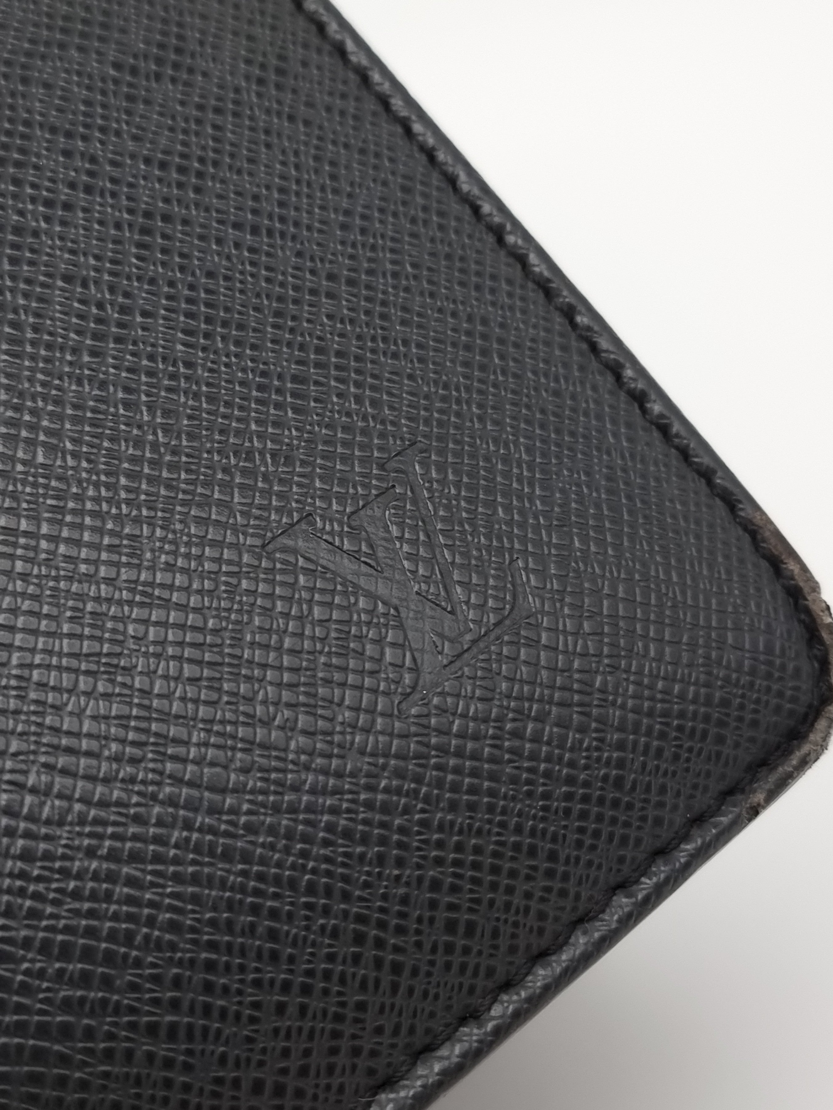 Louis Vuitton Porte Documents Taiga