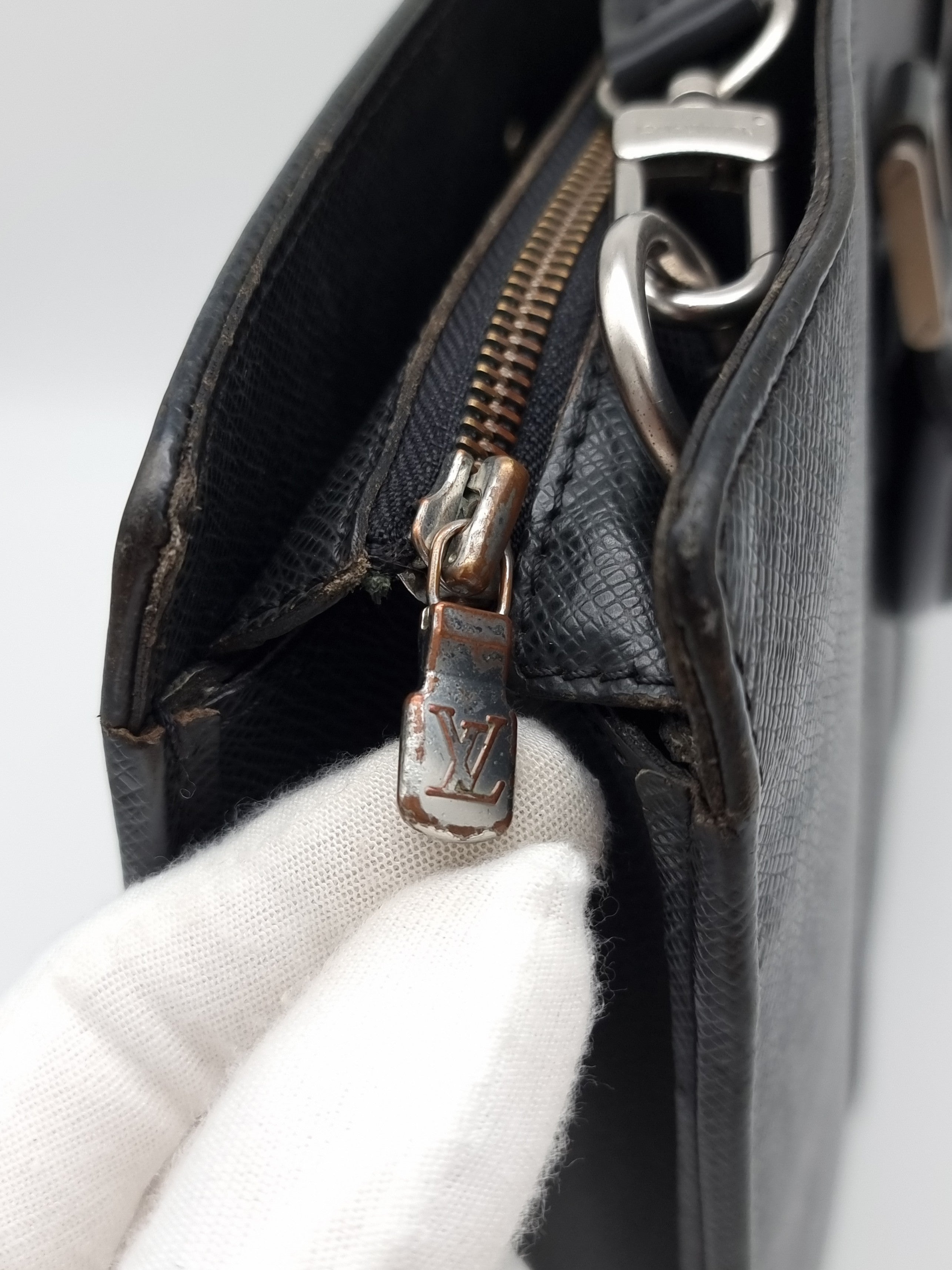 Louis Vuitton Porte Documents Taiga