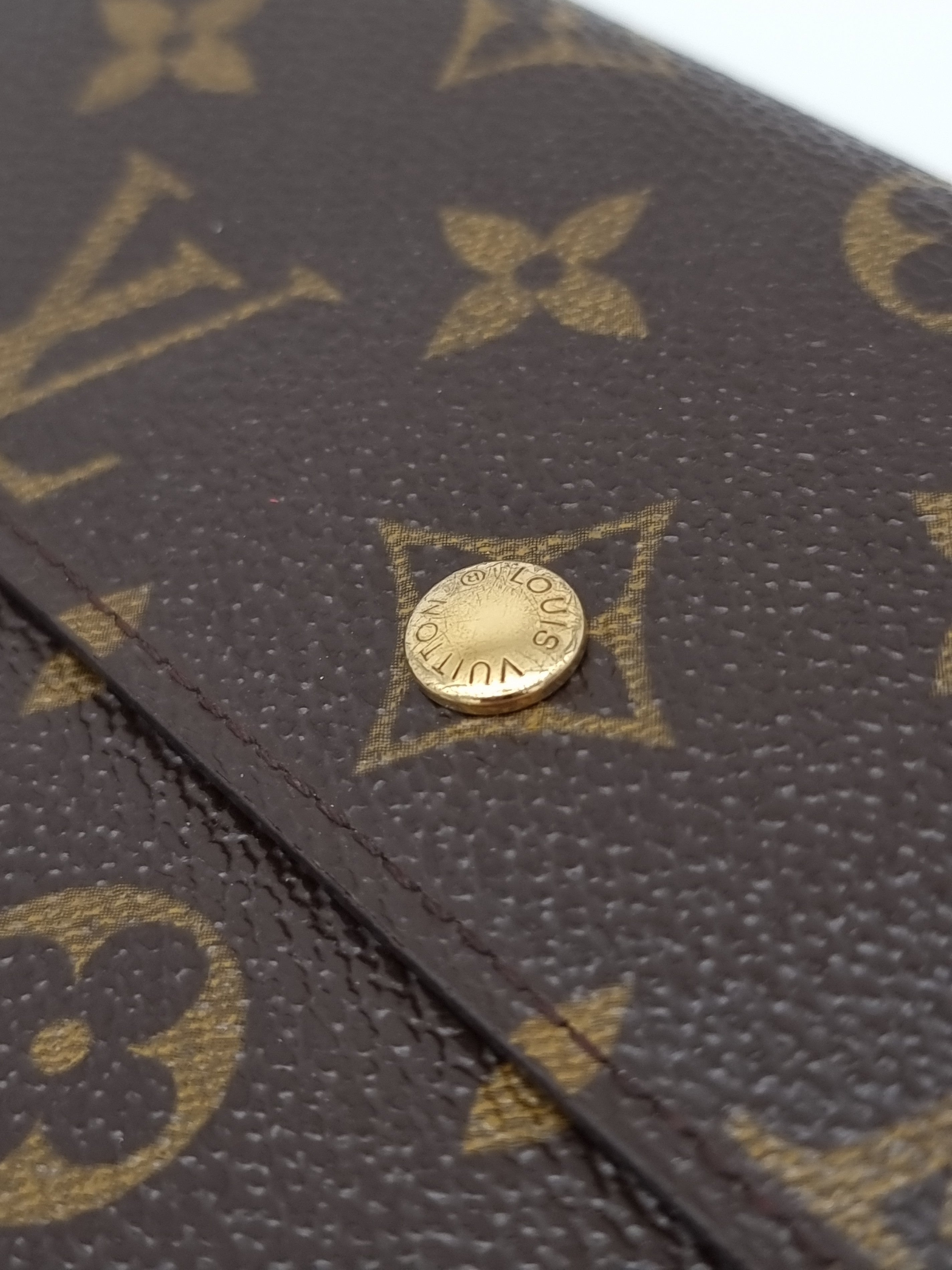 Louis Vuitton Trifold Lompakko