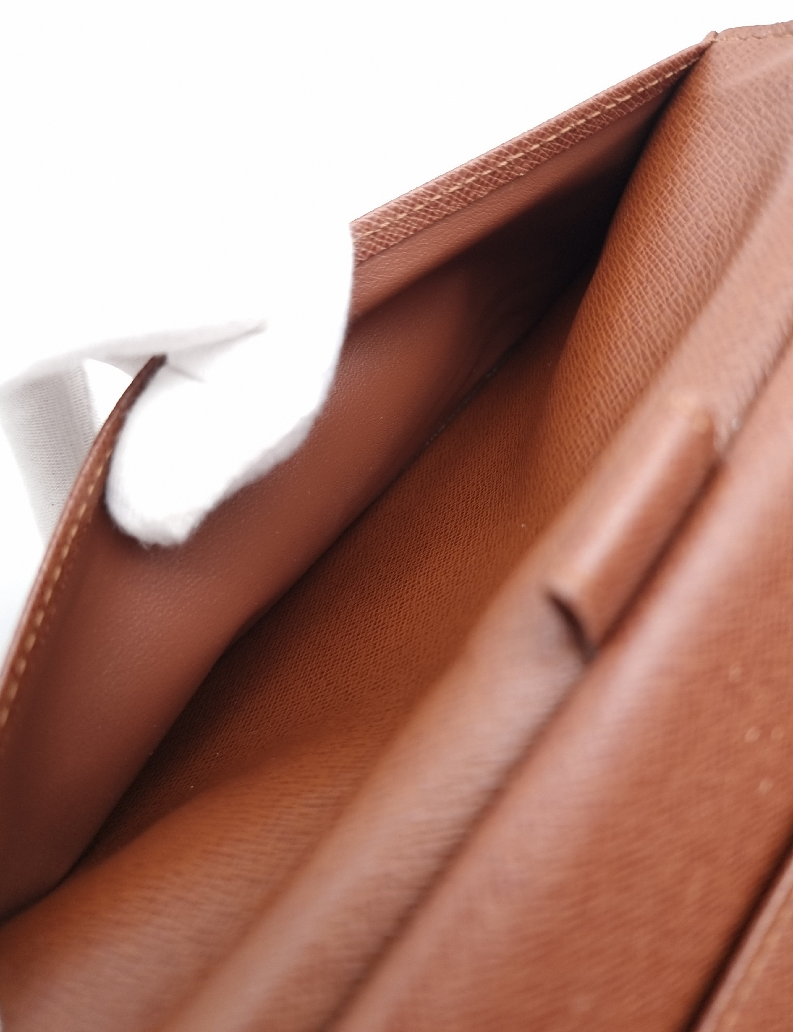 Louis Vuitton Trifold Lompakko