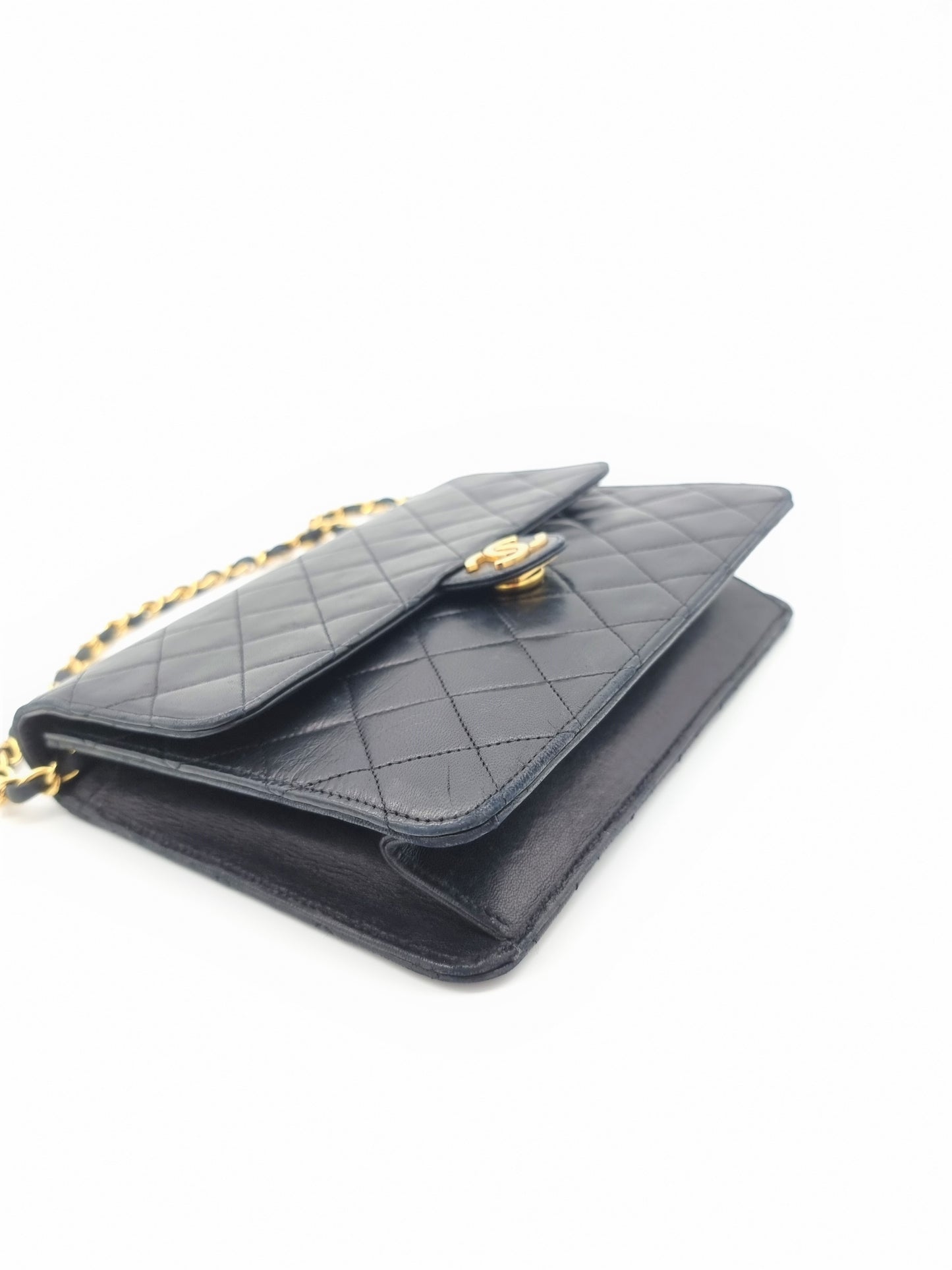 Chanel Quilted Lambskin Shoulder Bag 24k - 96636f