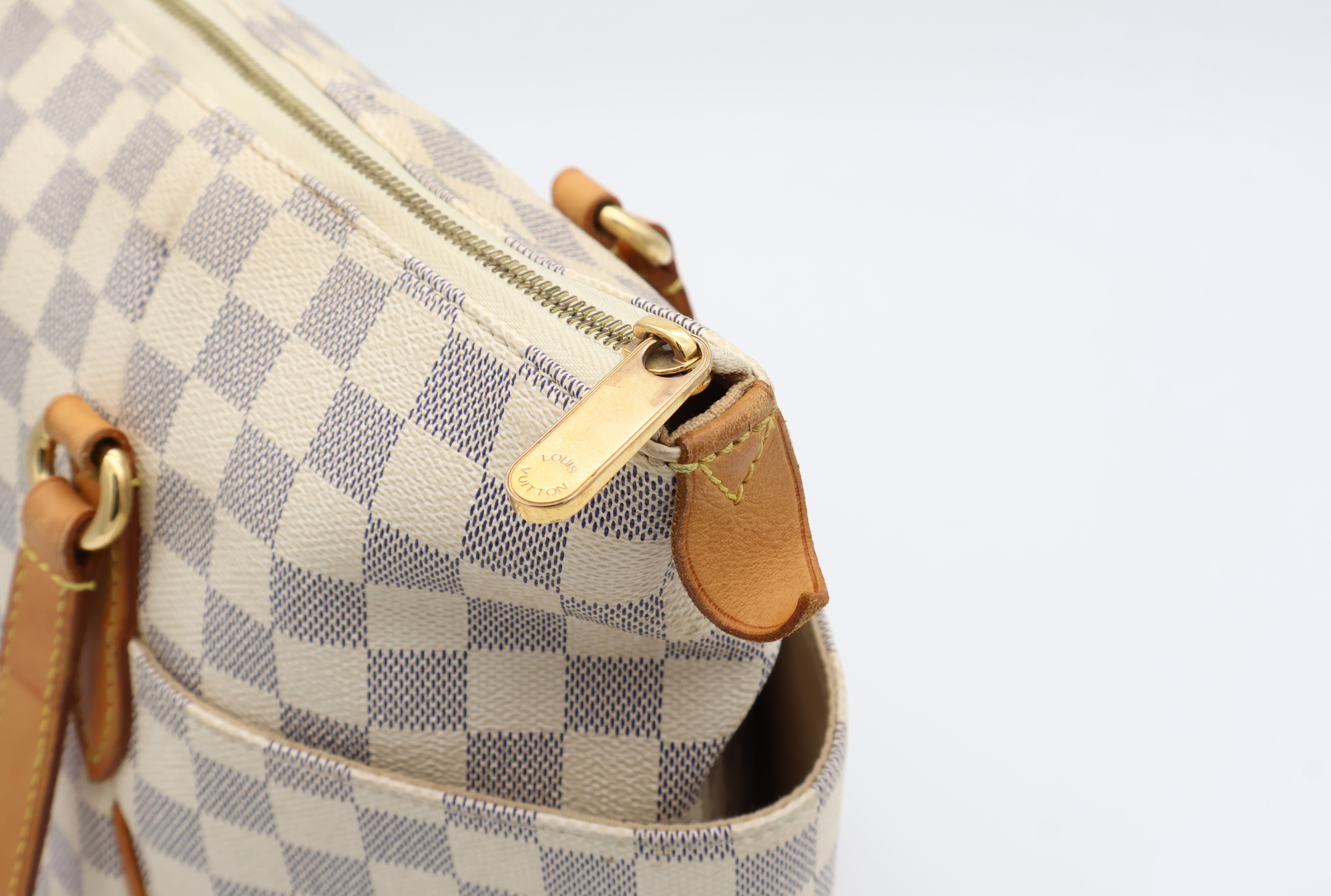 L.O.U.I.S ✦V.U.IT.TONベージュ モノグラム ショルダーバッグ Louis Vuitton Totally MM Damier Azur – Luxor Finland