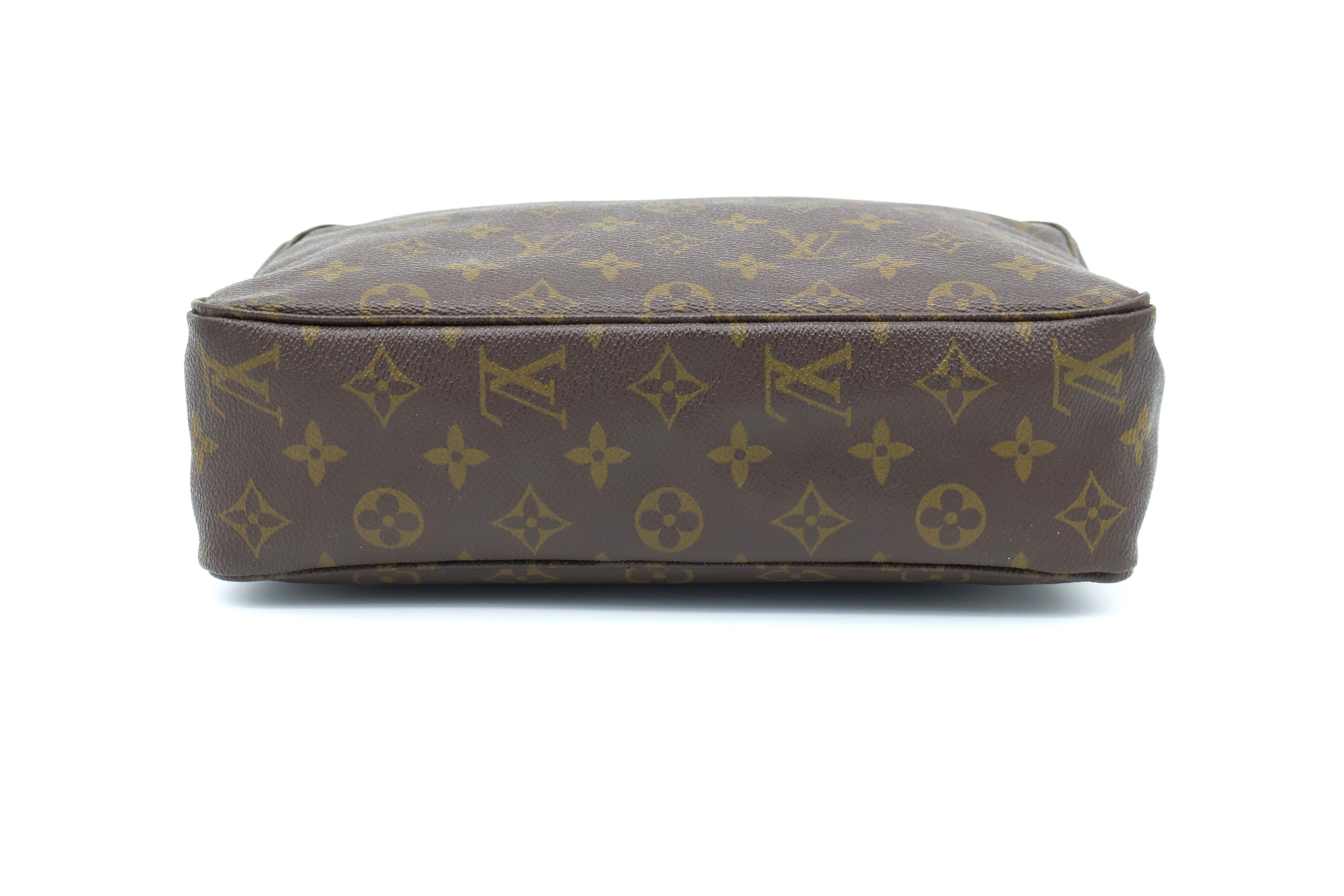 Louis Vuitton Trousse Toilette 28