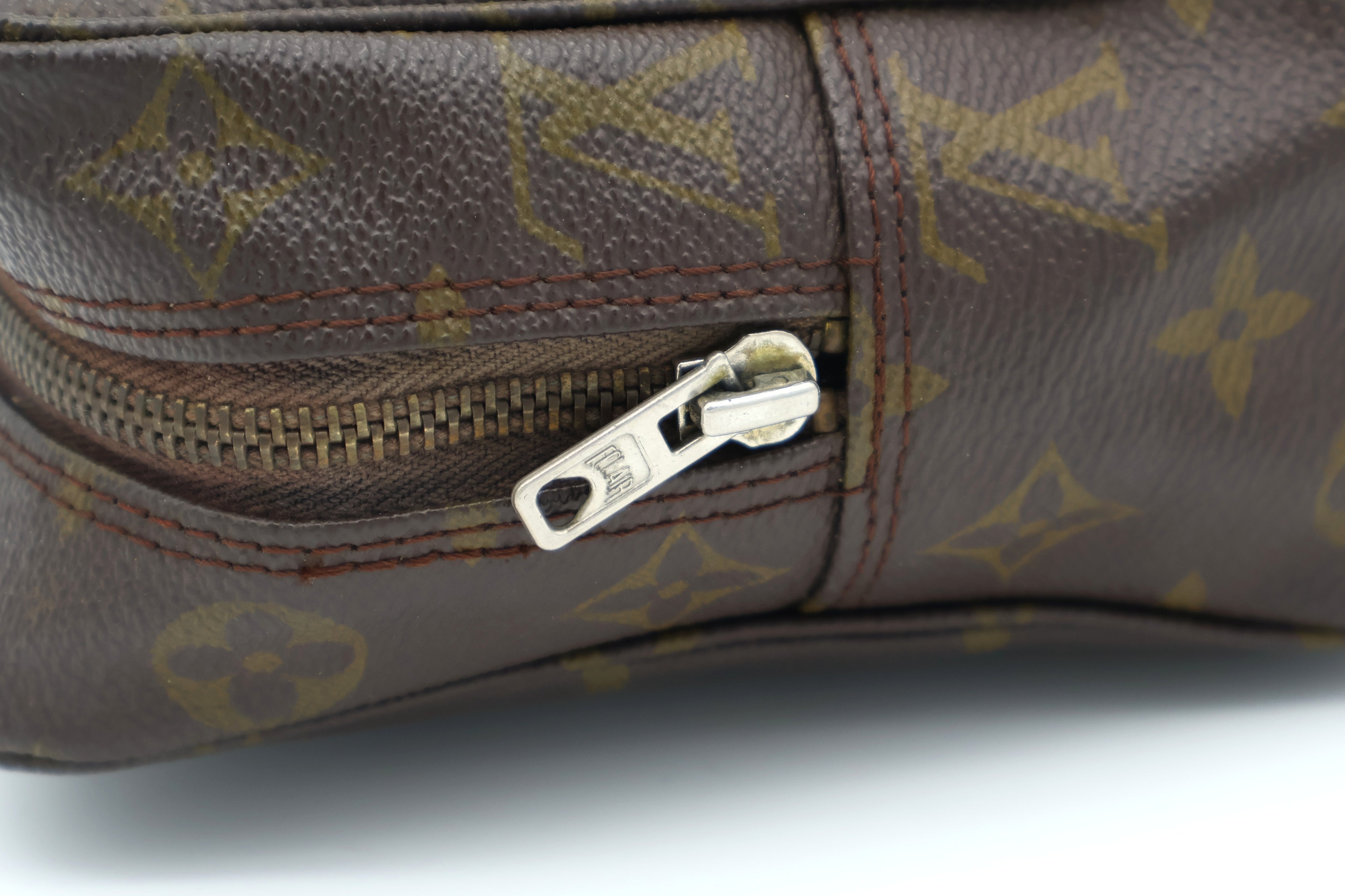 Louis Vuitton Trousse Toilette 28