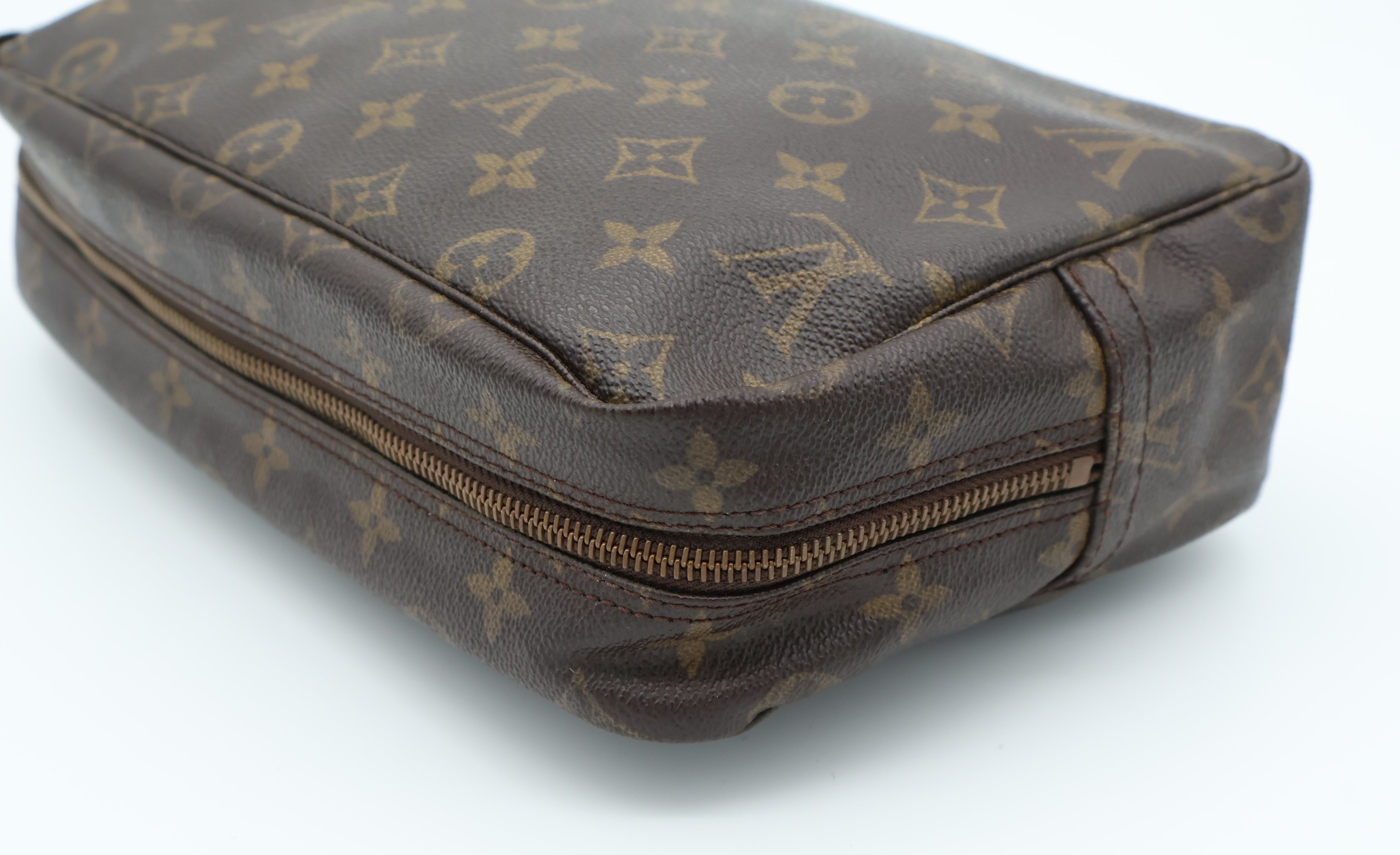 Louis Vuitton Trousse Toilette 28