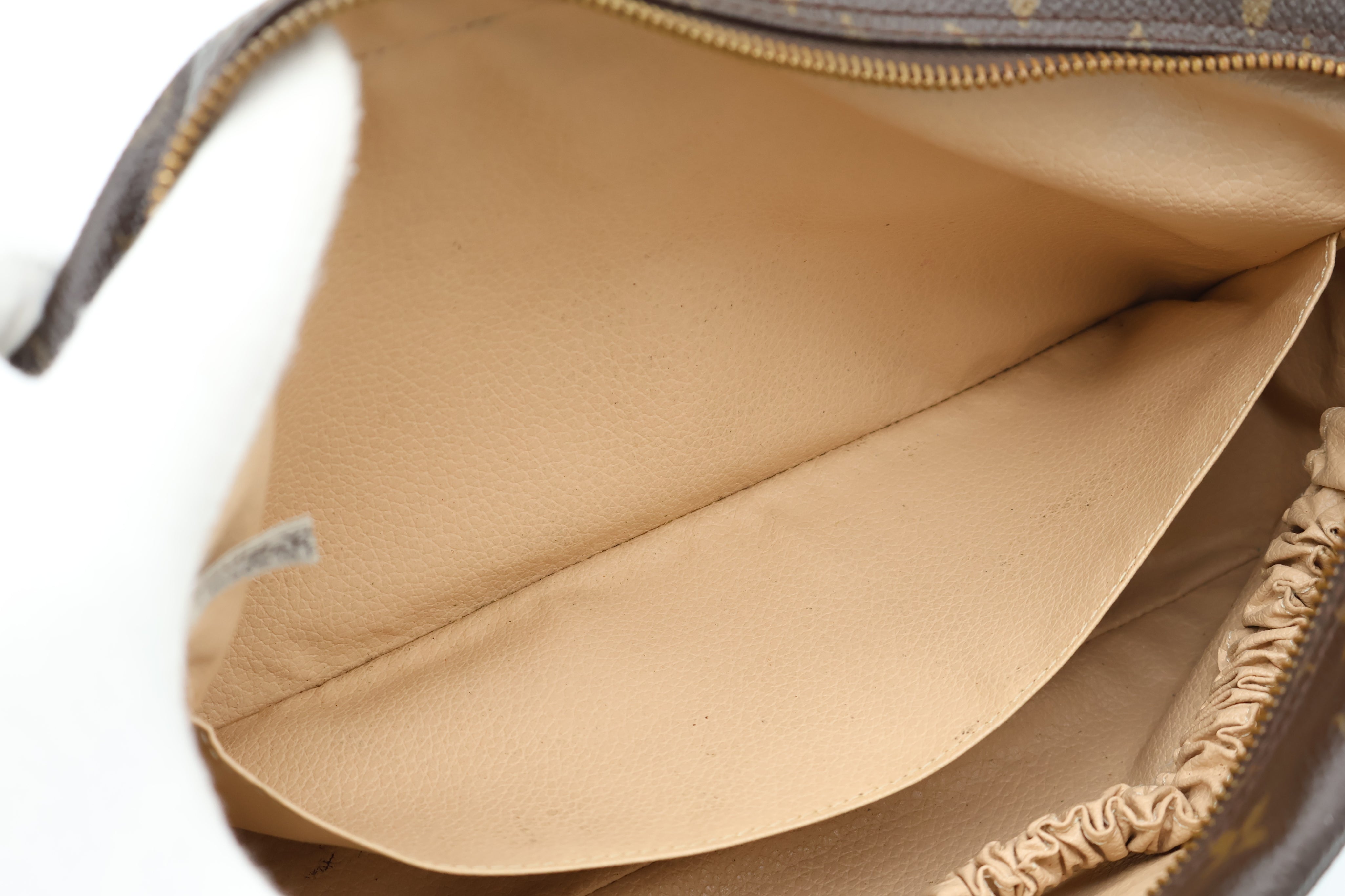 Louis Vuitton Trousse Toilette 28