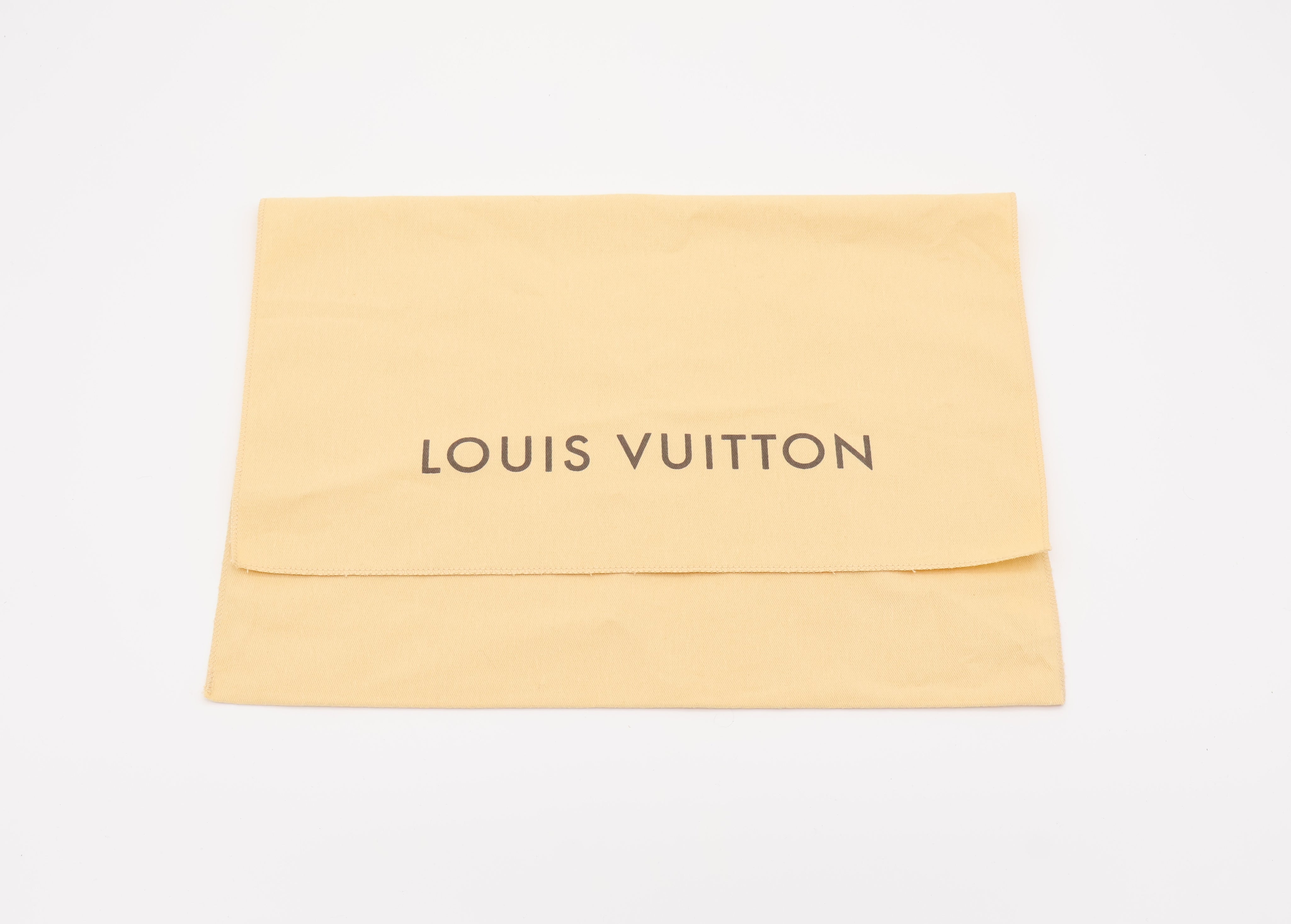 Louis Vuitton Trousse Toilette 28