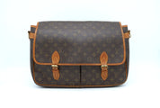Louis Vuitton Gibecière GM