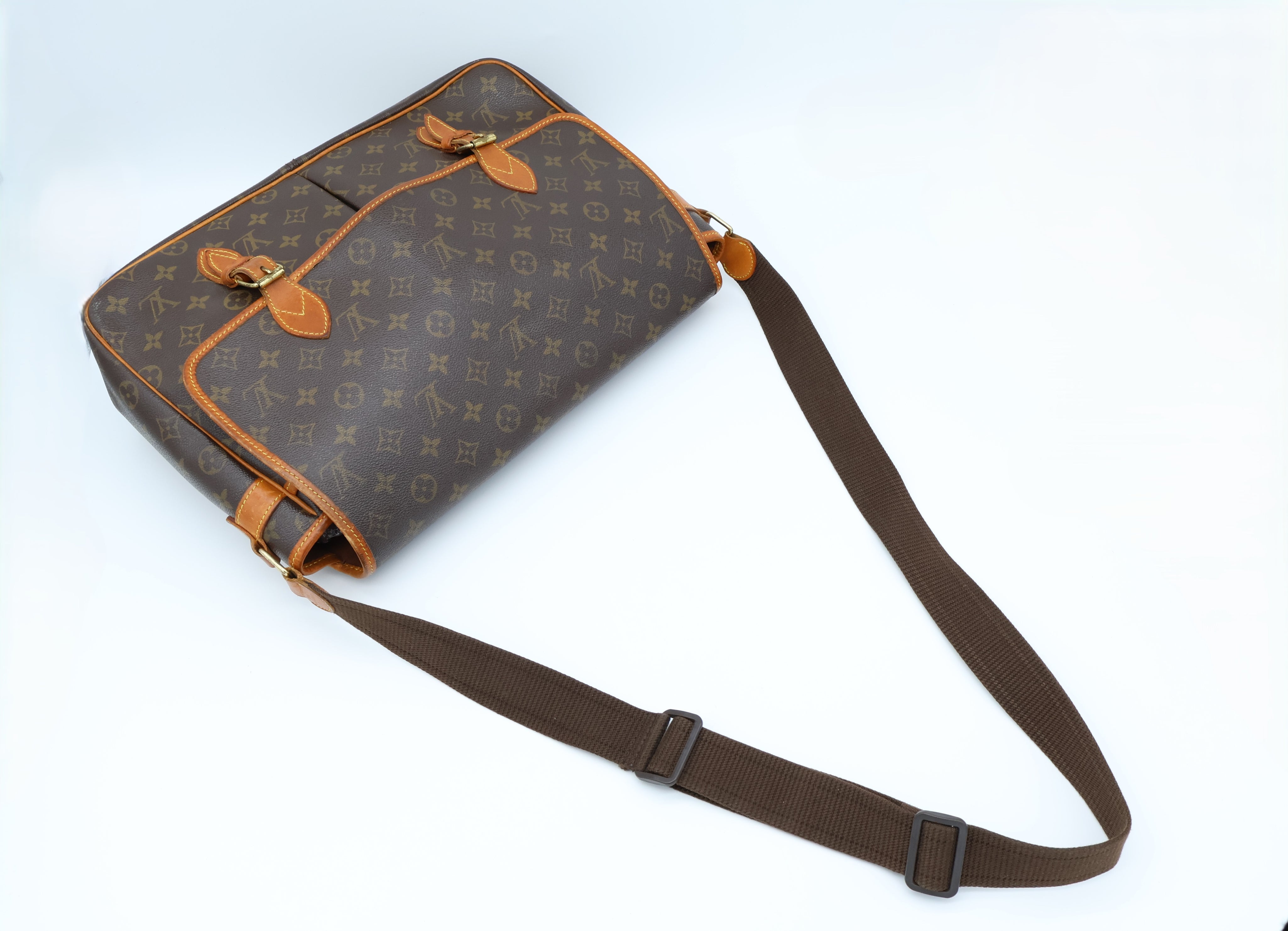 Louis Vuitton Gibecière GM