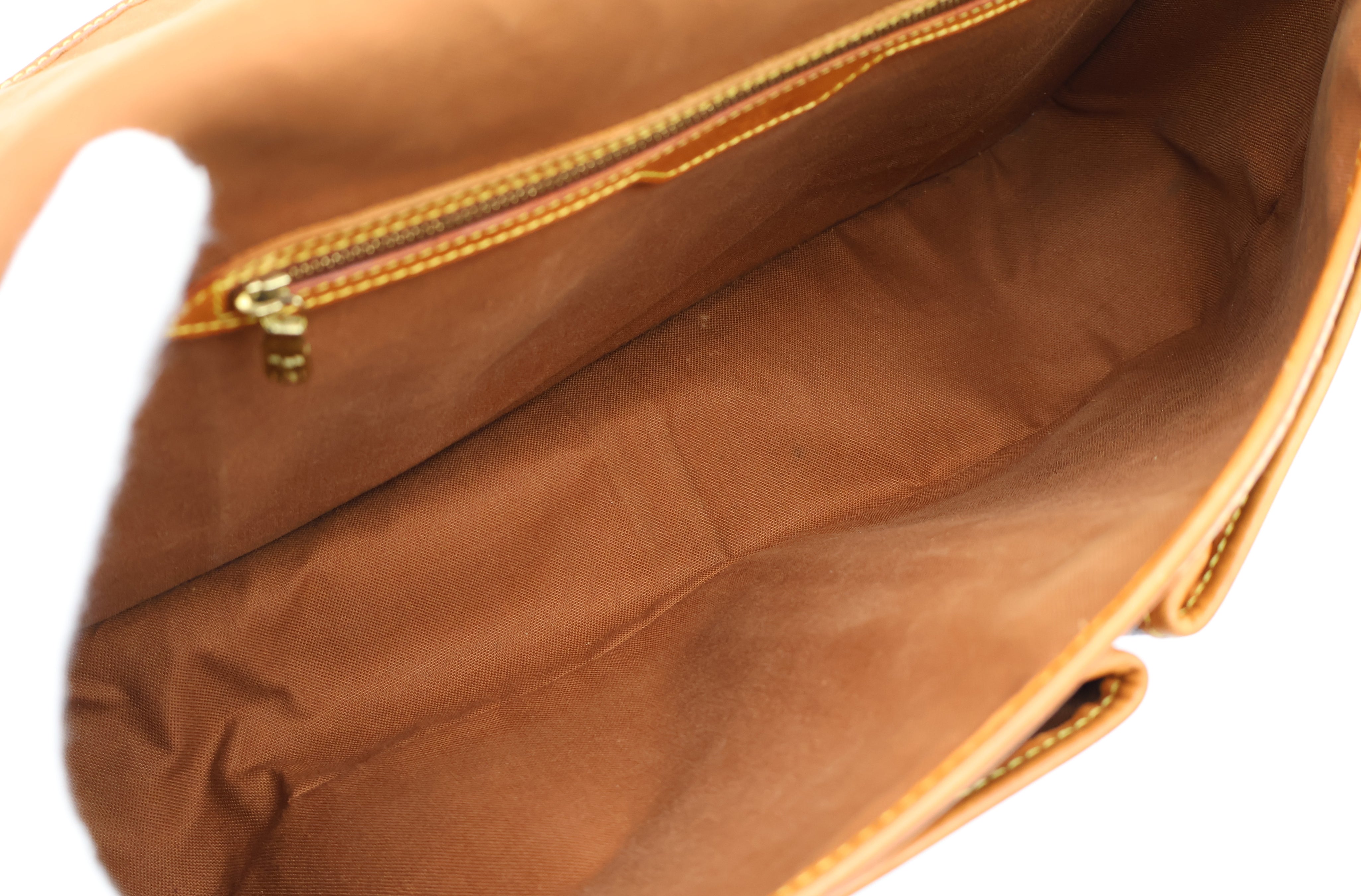 Louis Vuitton Gibecière GM