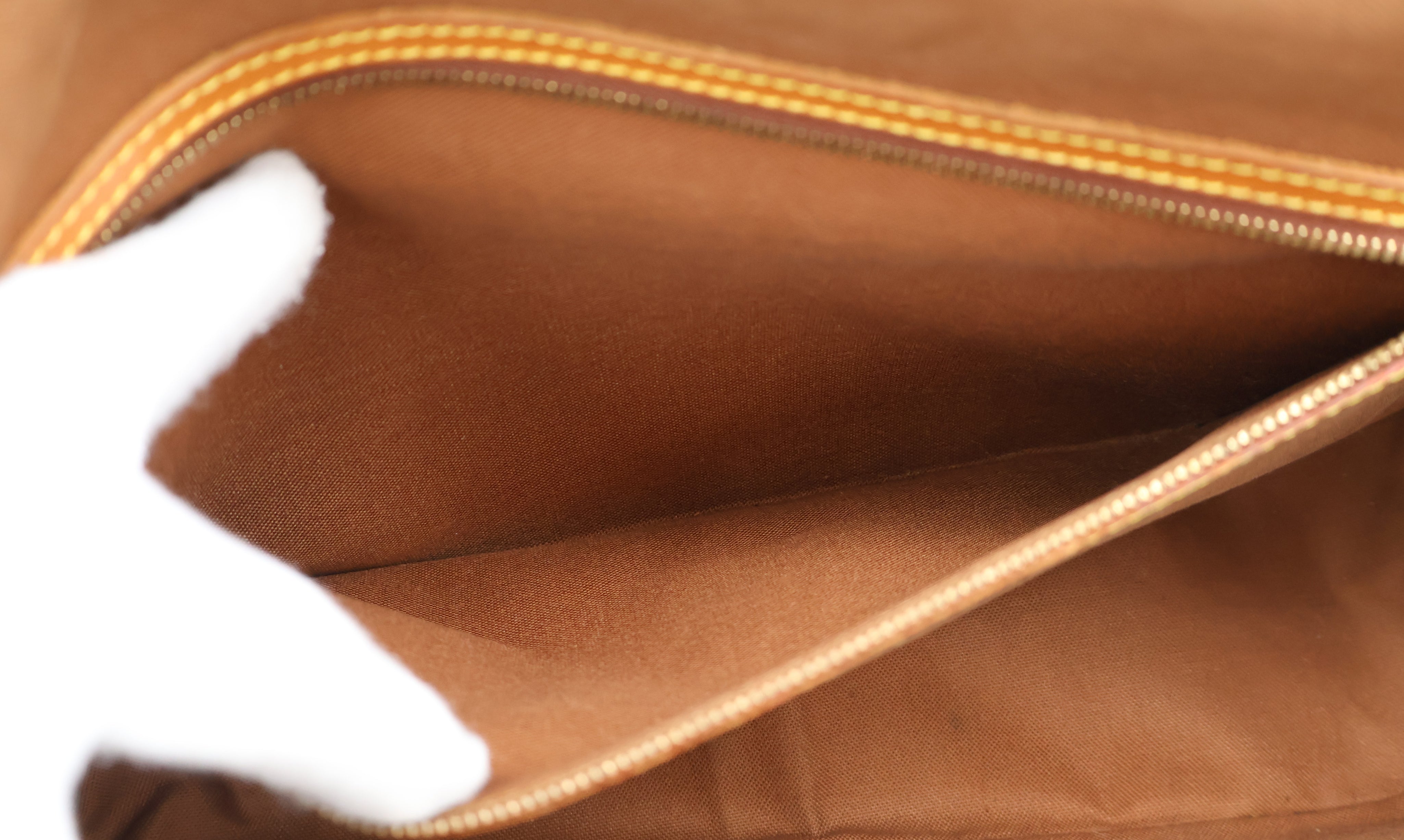 Louis Vuitton Gibecière GM