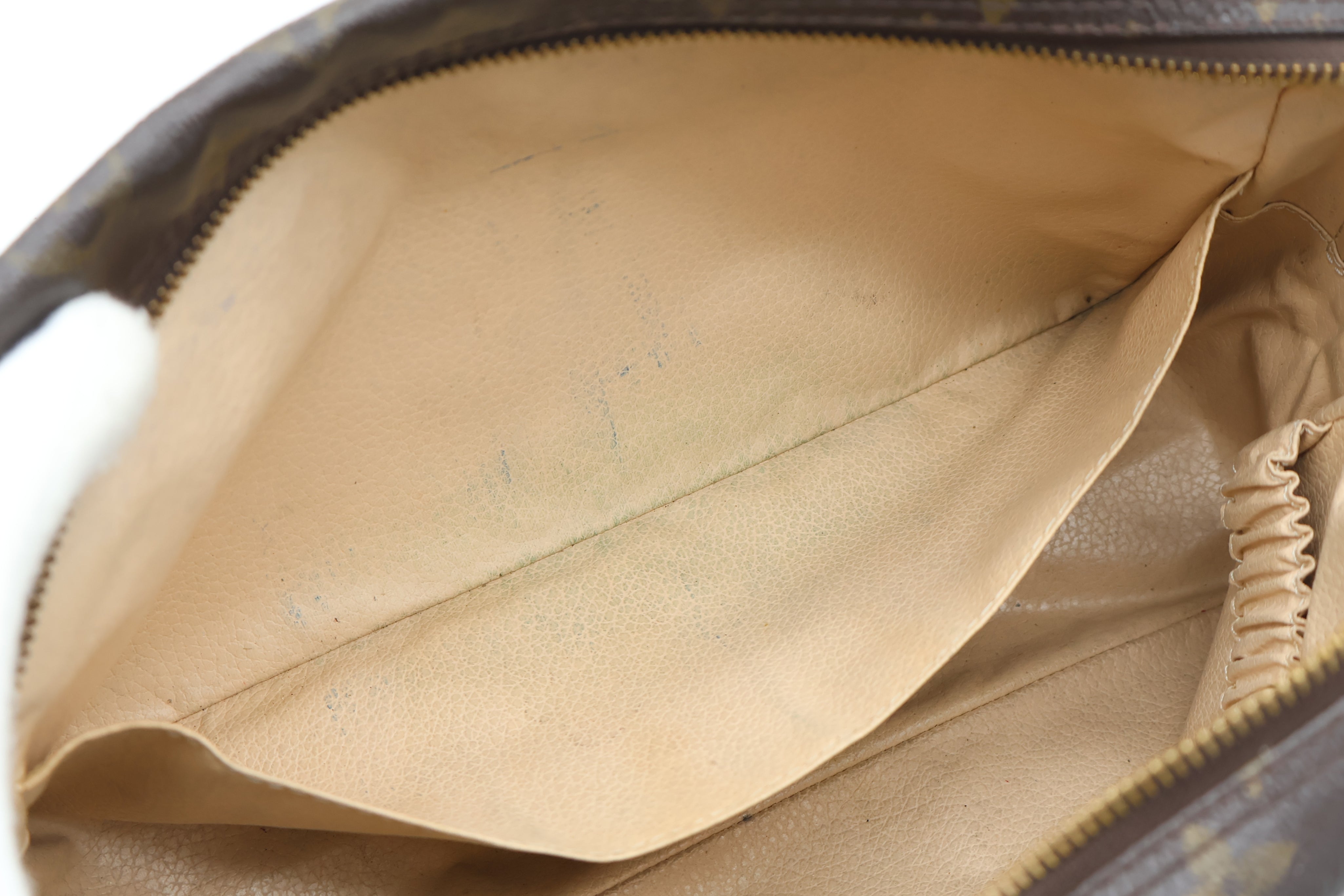 Louis Vuitton Trousse Toilette 28