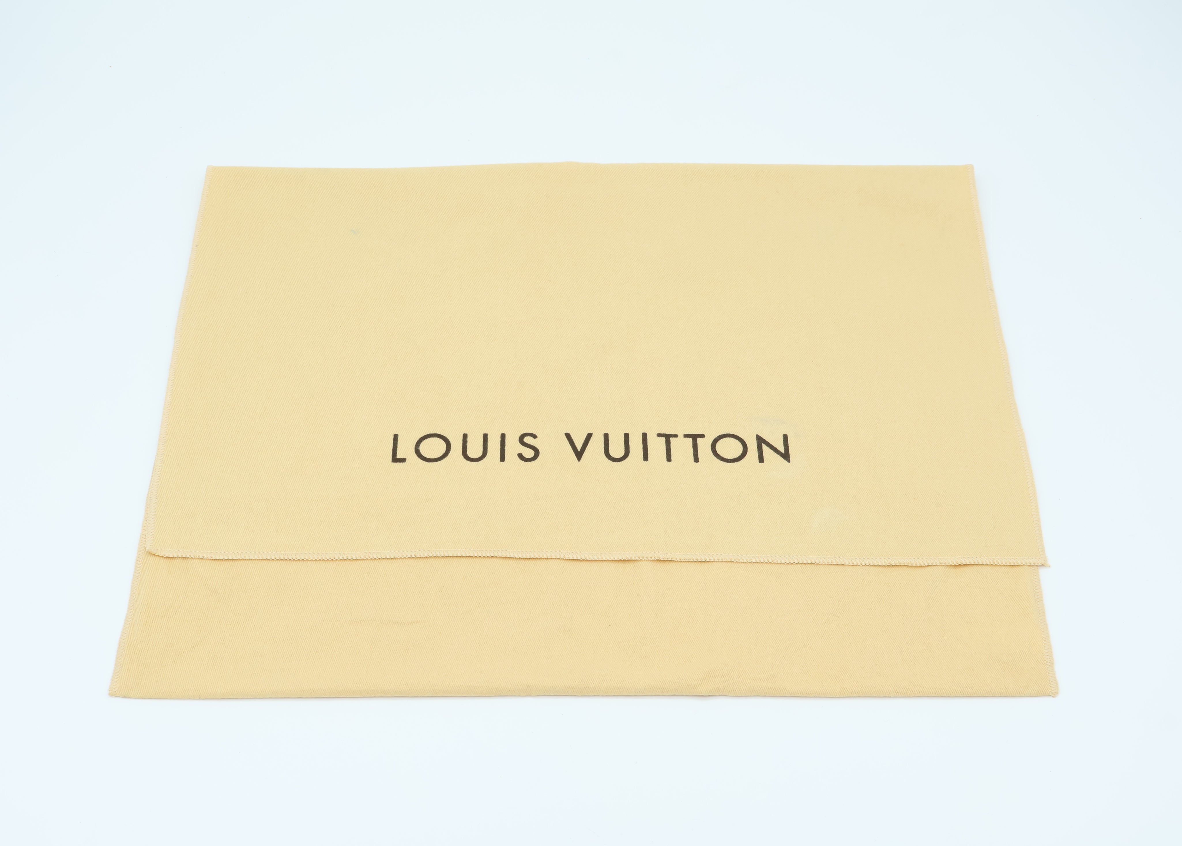 Louis Vuitton Trousse Toilette 28