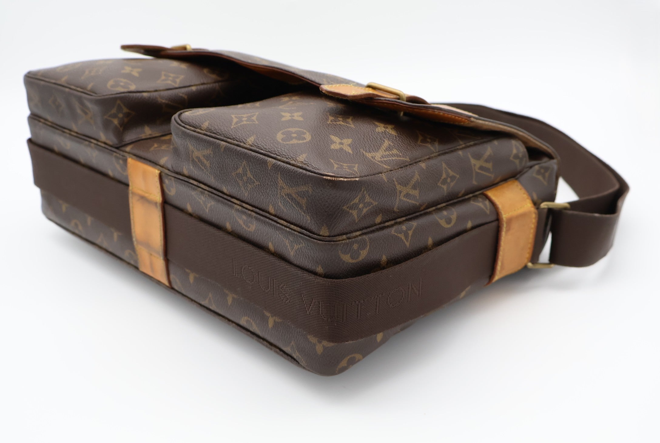 Louis Vuitton Broadway