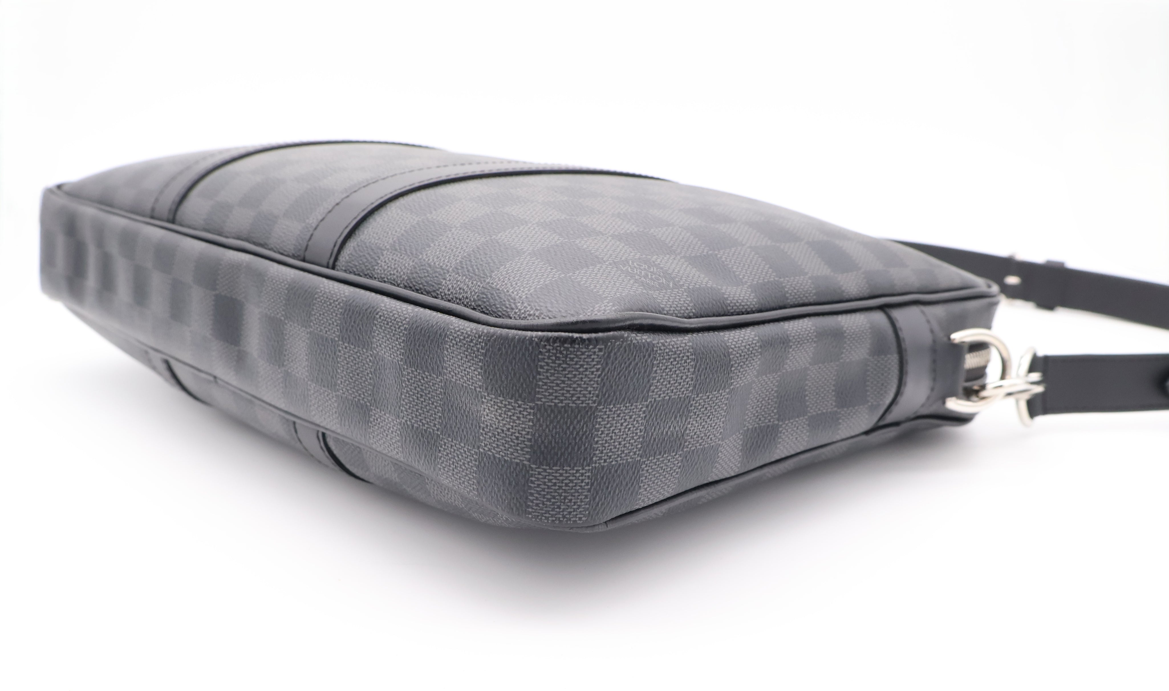Louis Vuitton Porte Documents Voyage Damier Graphite