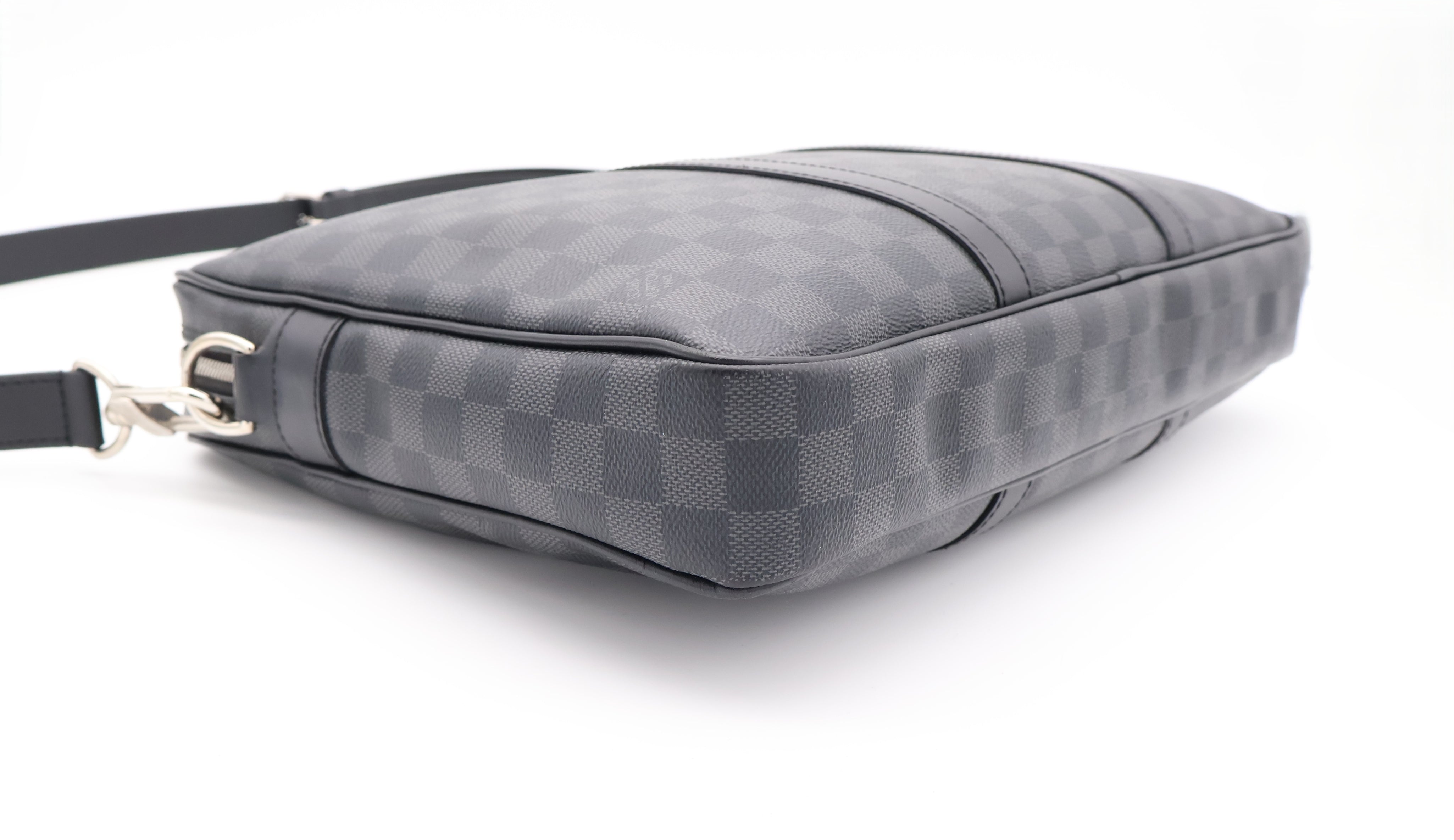 Louis Vuitton Porte Documents Voyage Damier Graphite