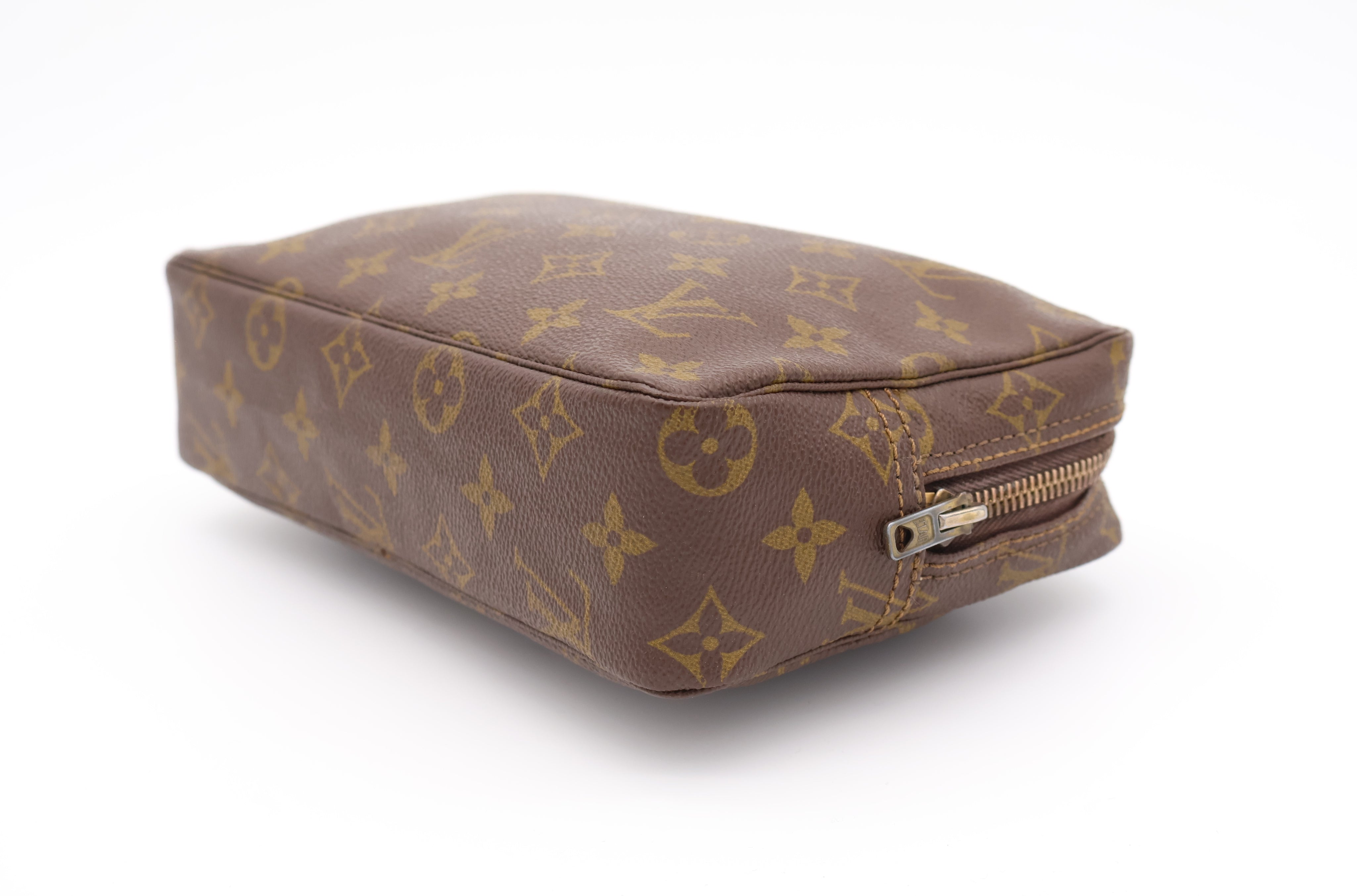 Louis Vuitton Trousse Toilette 23