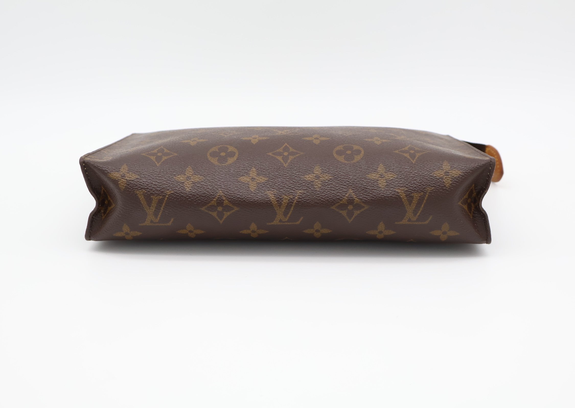 Louis Vuitton Poche Toilette 26