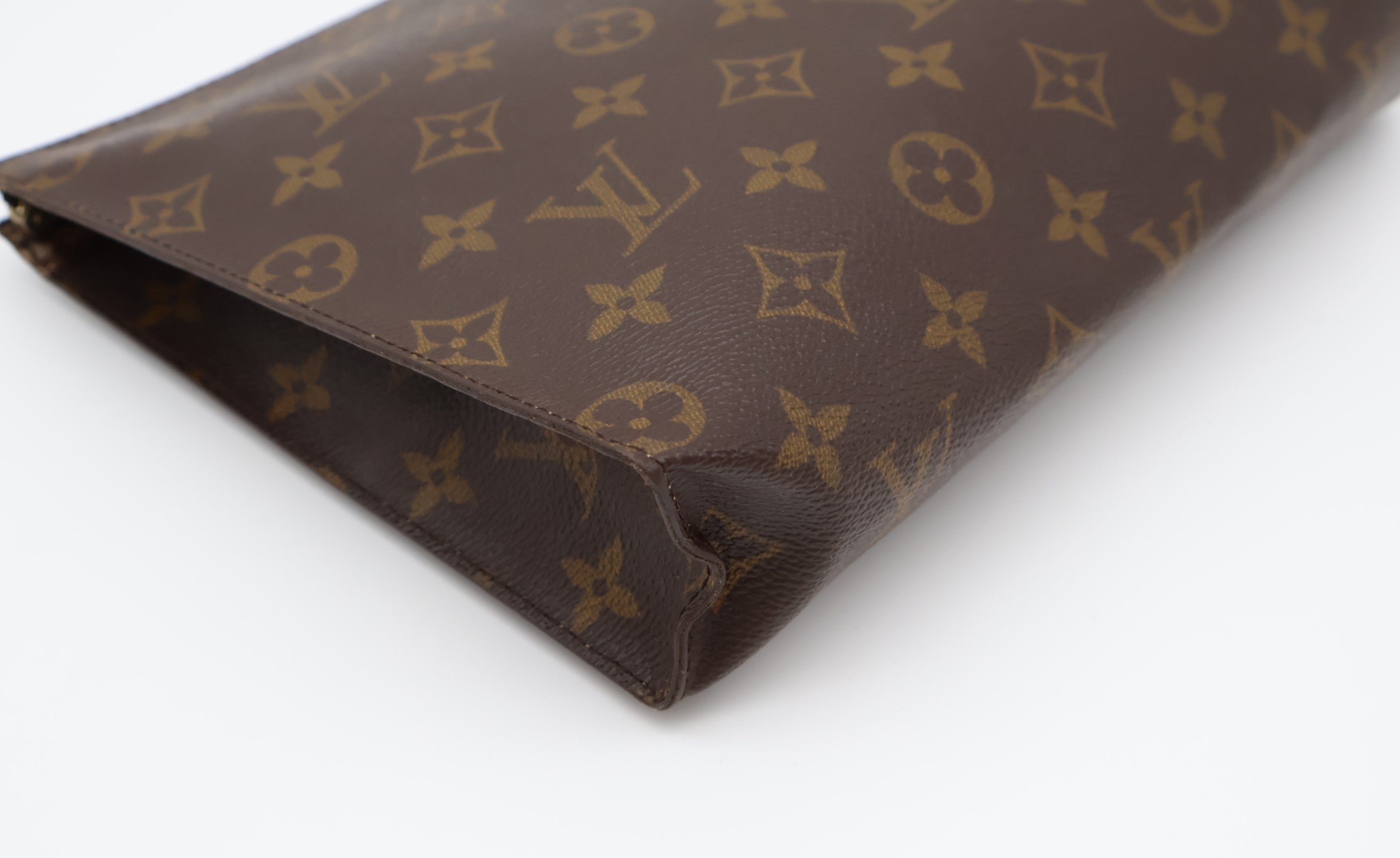 Louis Vuitton Poche Toilette 26