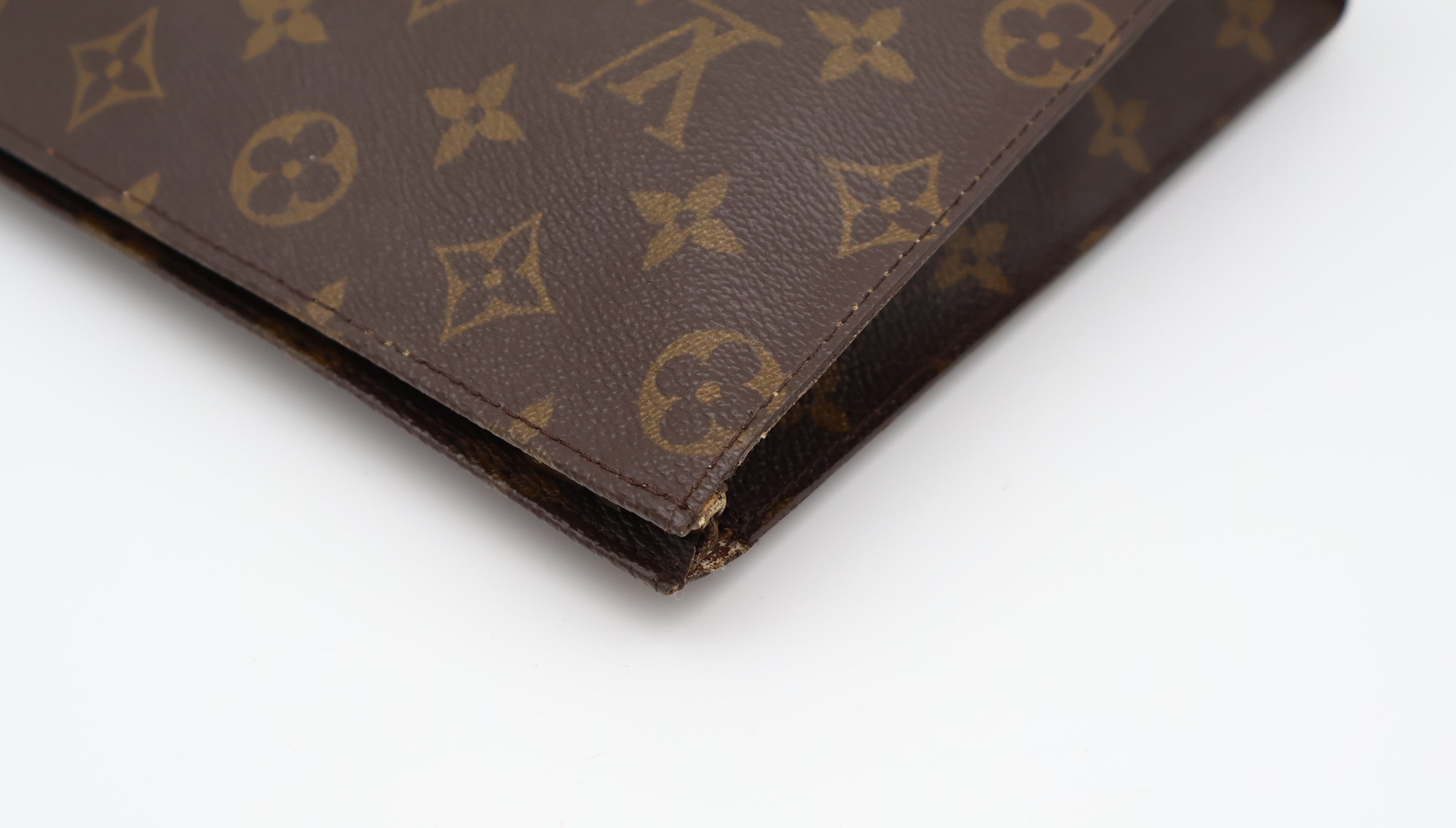 Louis Vuitton Poche Toilette 26
