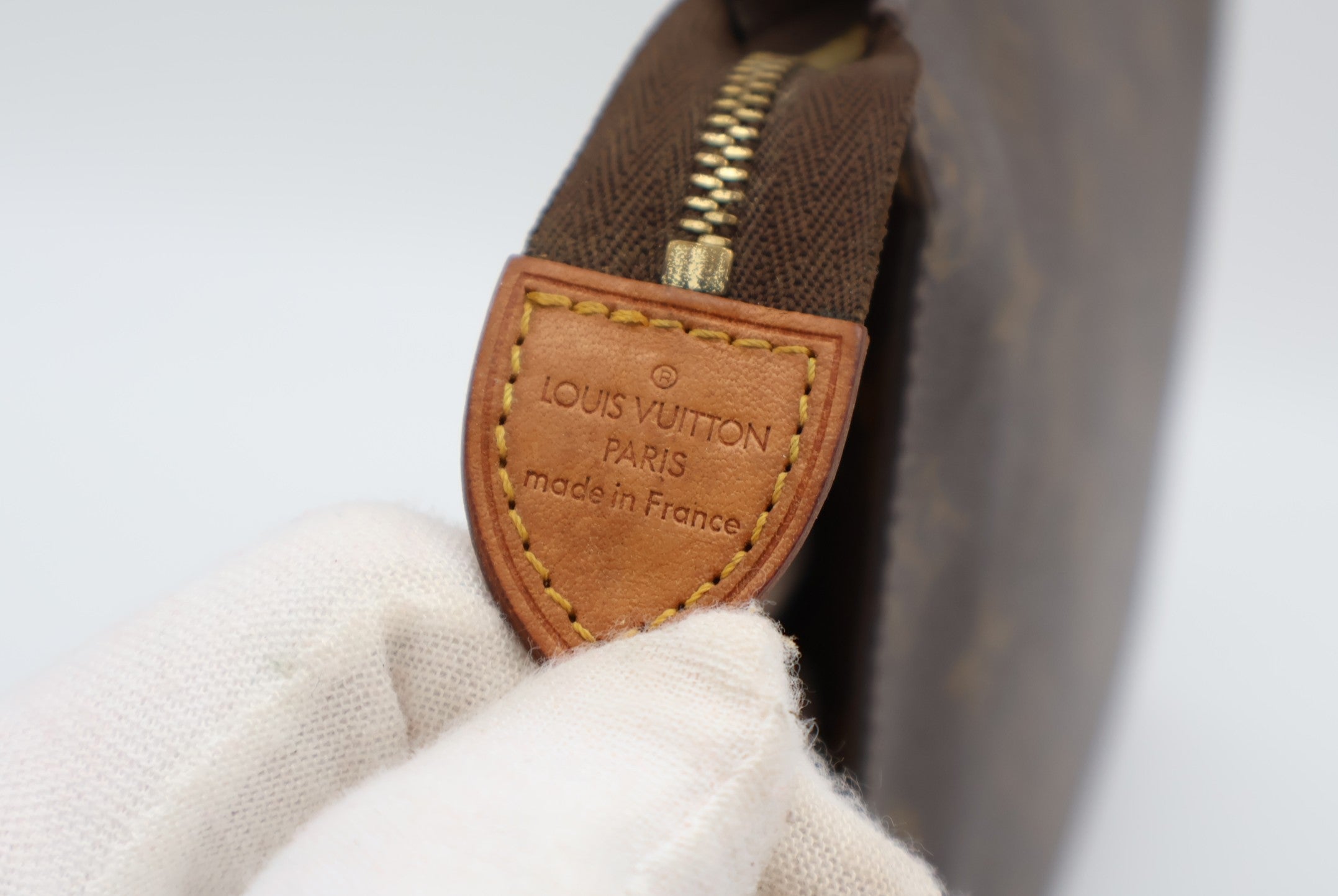 Louis Vuitton Poche Toilette 26