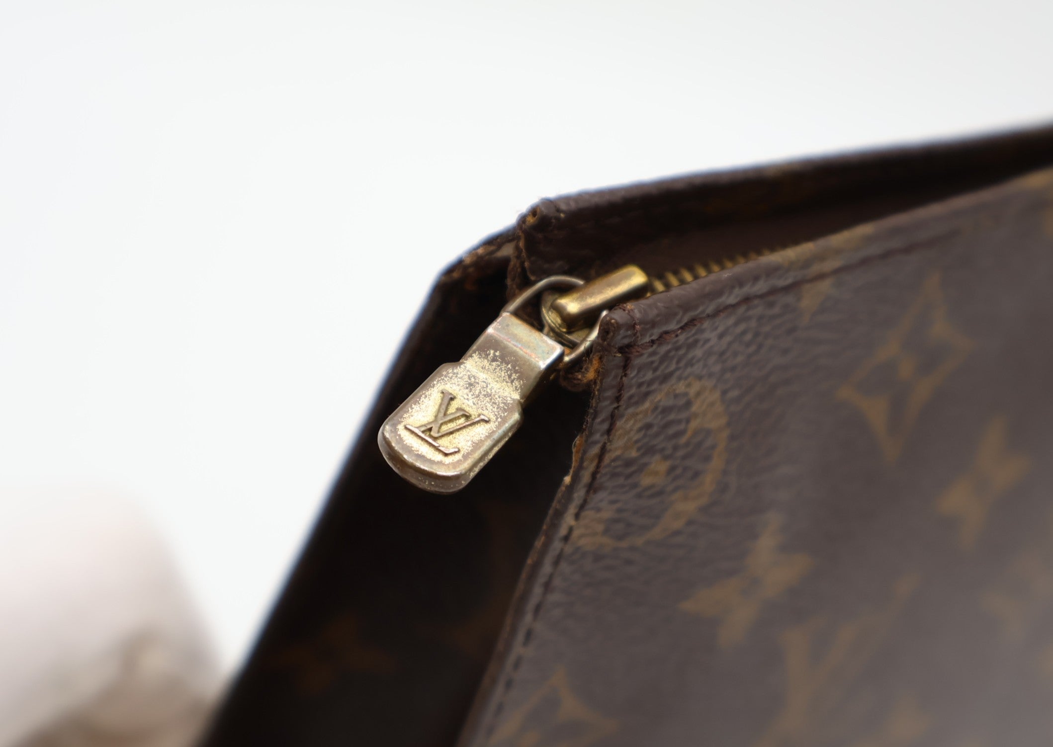 Louis Vuitton Poche Toilette 26