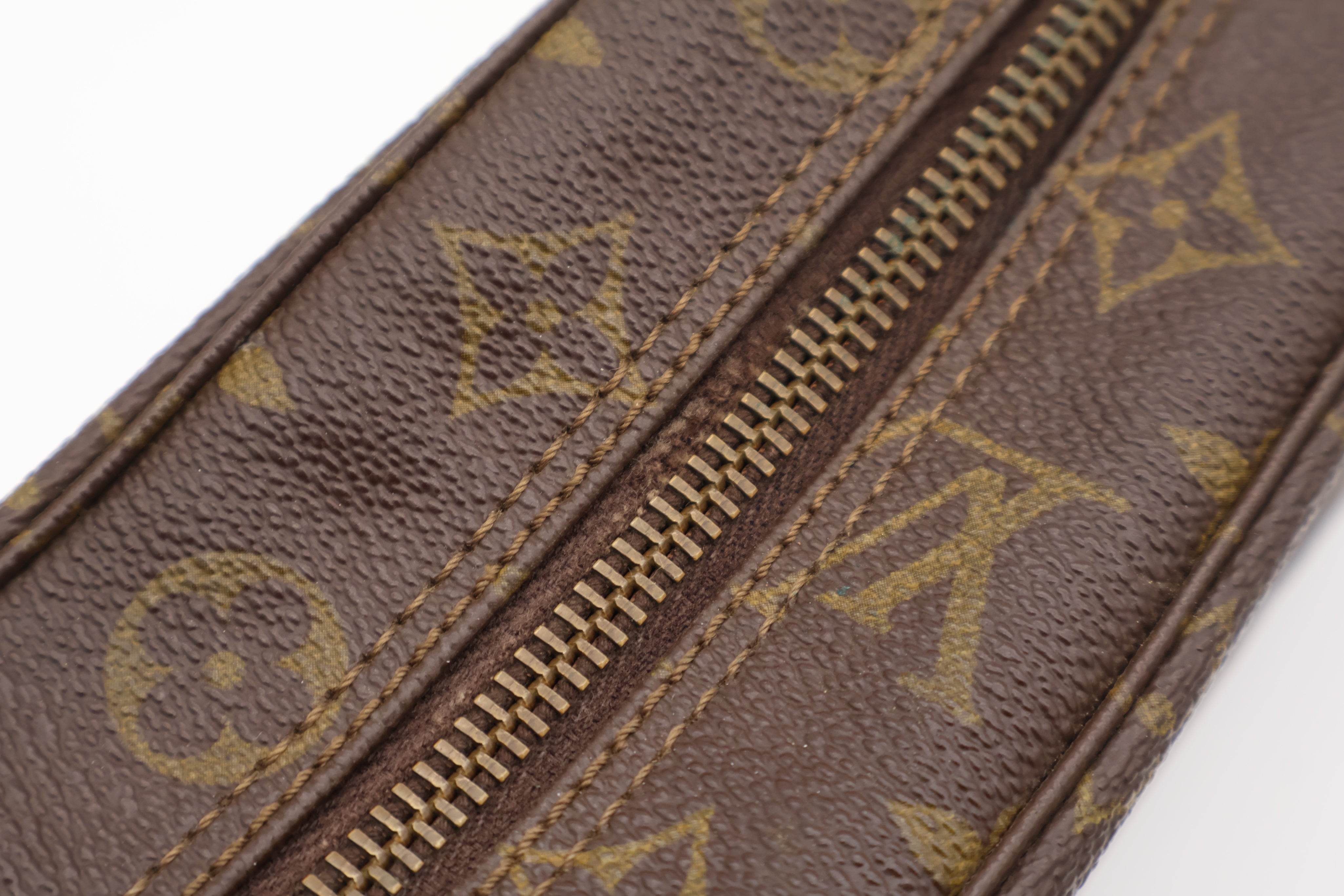 Louis Vuitton Trousse Toilette 28
