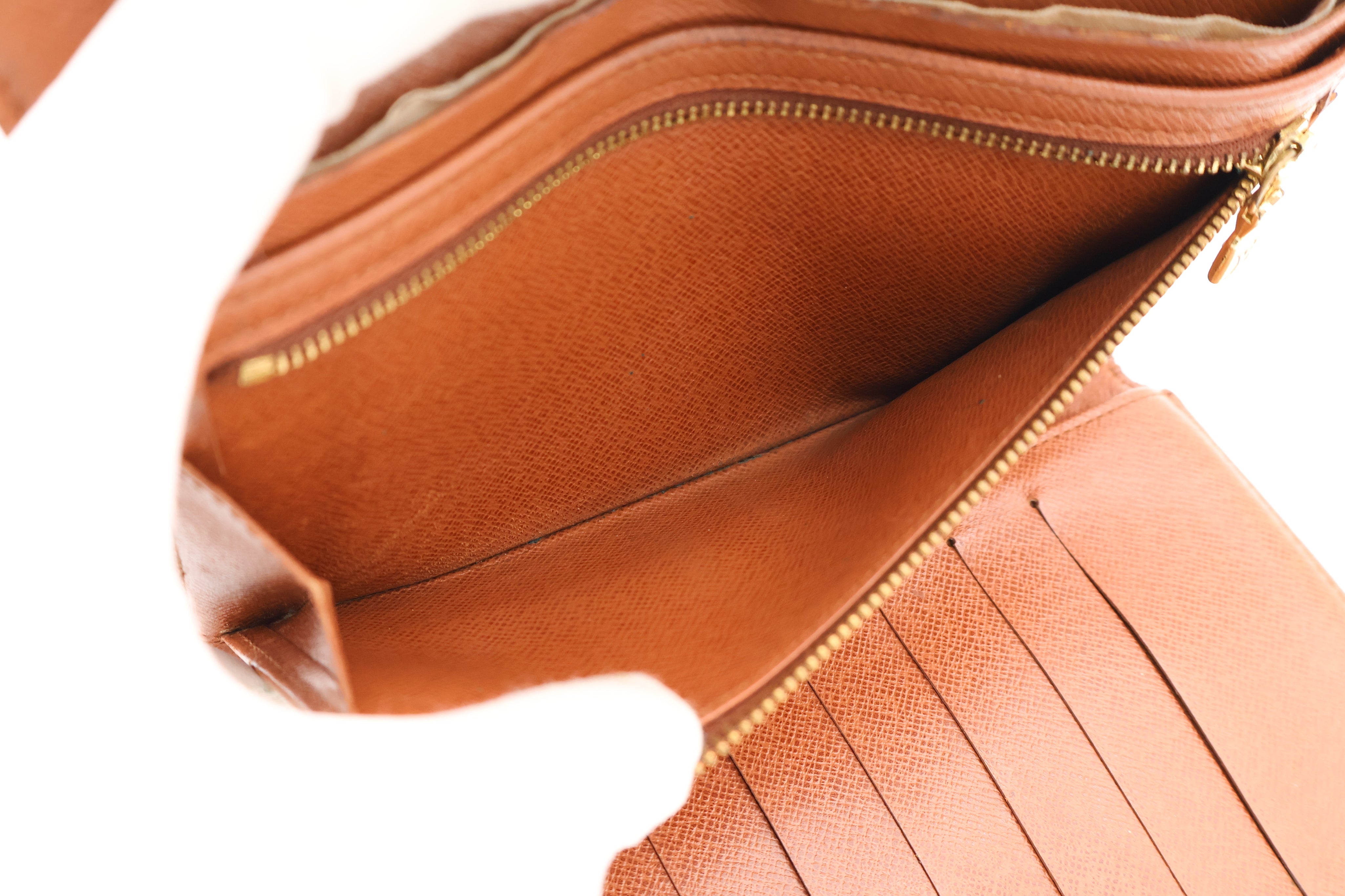 Louis Vuitton Pochette Passport