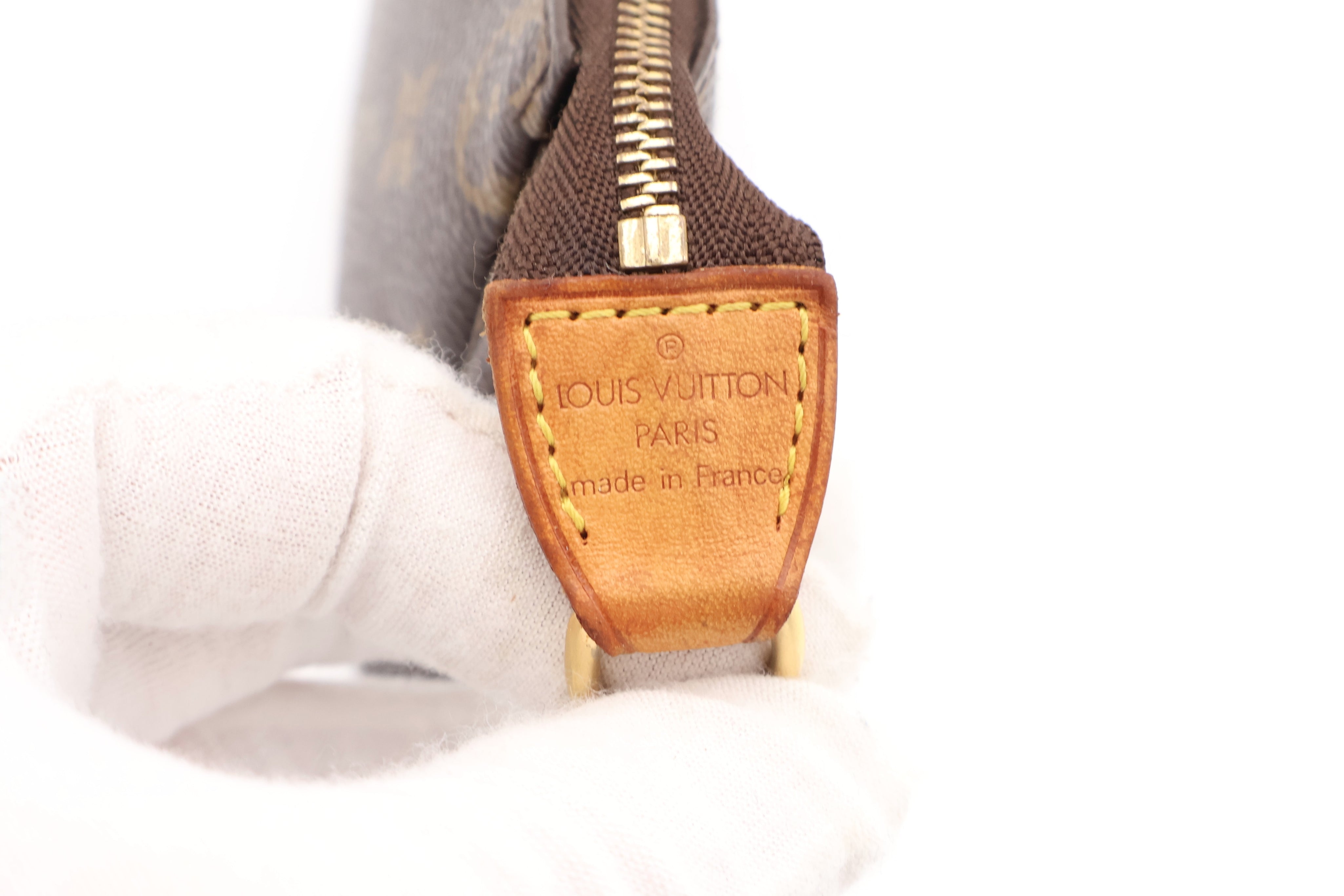 Louis Vuitton Bucket Pochette