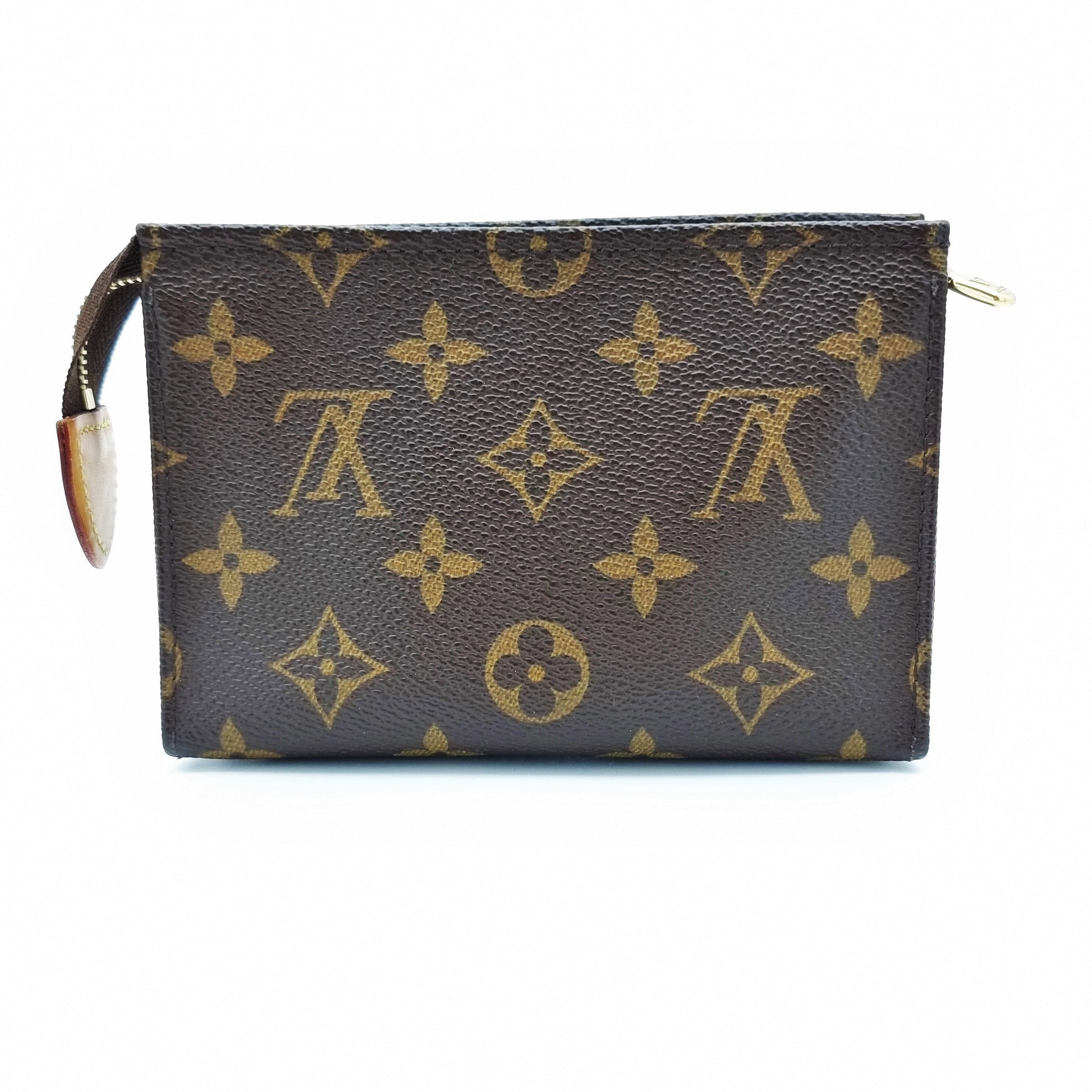 Louis Vuitton Poche Toilette - 96636f